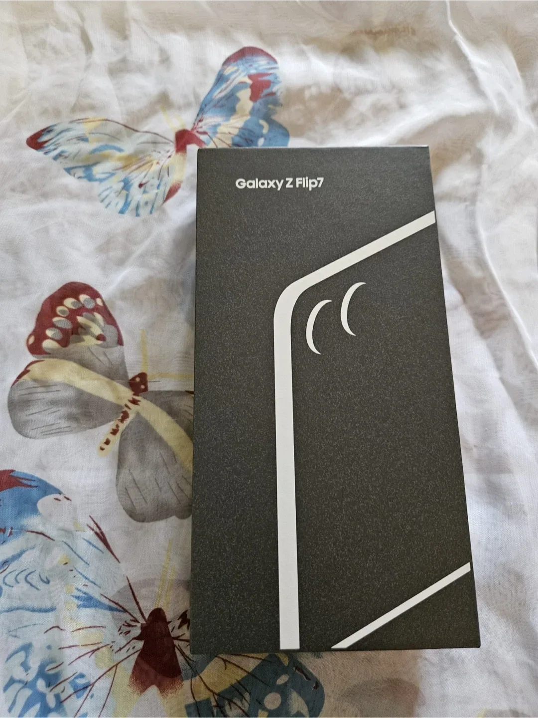 Brand New!-Samsung Galaxy Z Flip 7 – 256GB – Coral🌷✨ image indicator(2)