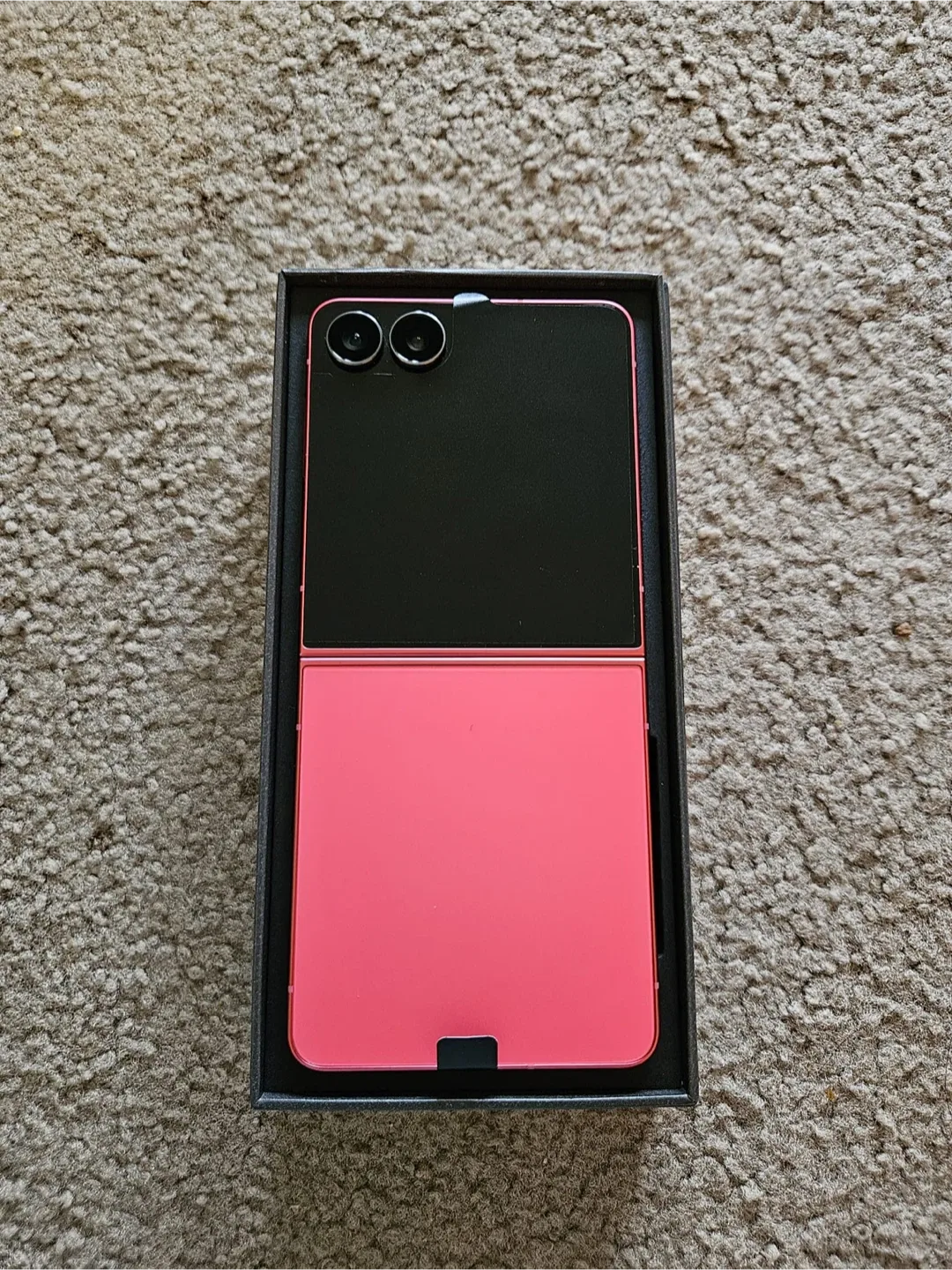 Brand New!-Samsung Galaxy Z Flip 7 – 256GB – Coral🌷✨ image indicator(6)