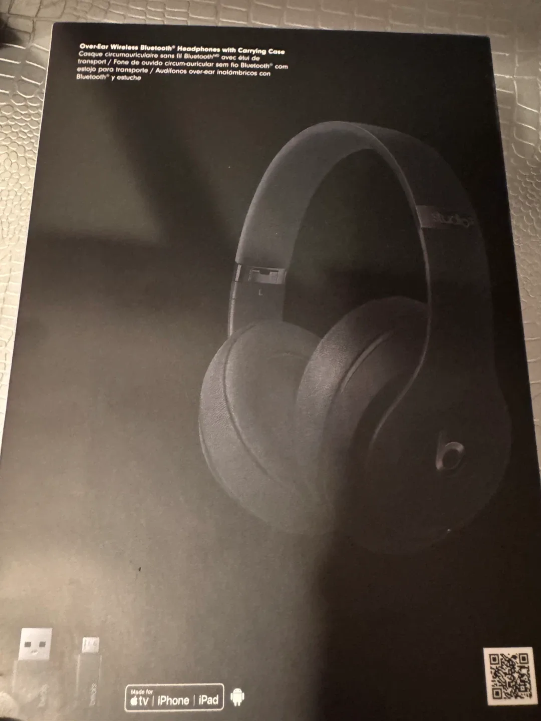 Beats Studio3 Wireless Headphones - Matte Black, New image indicator(3)