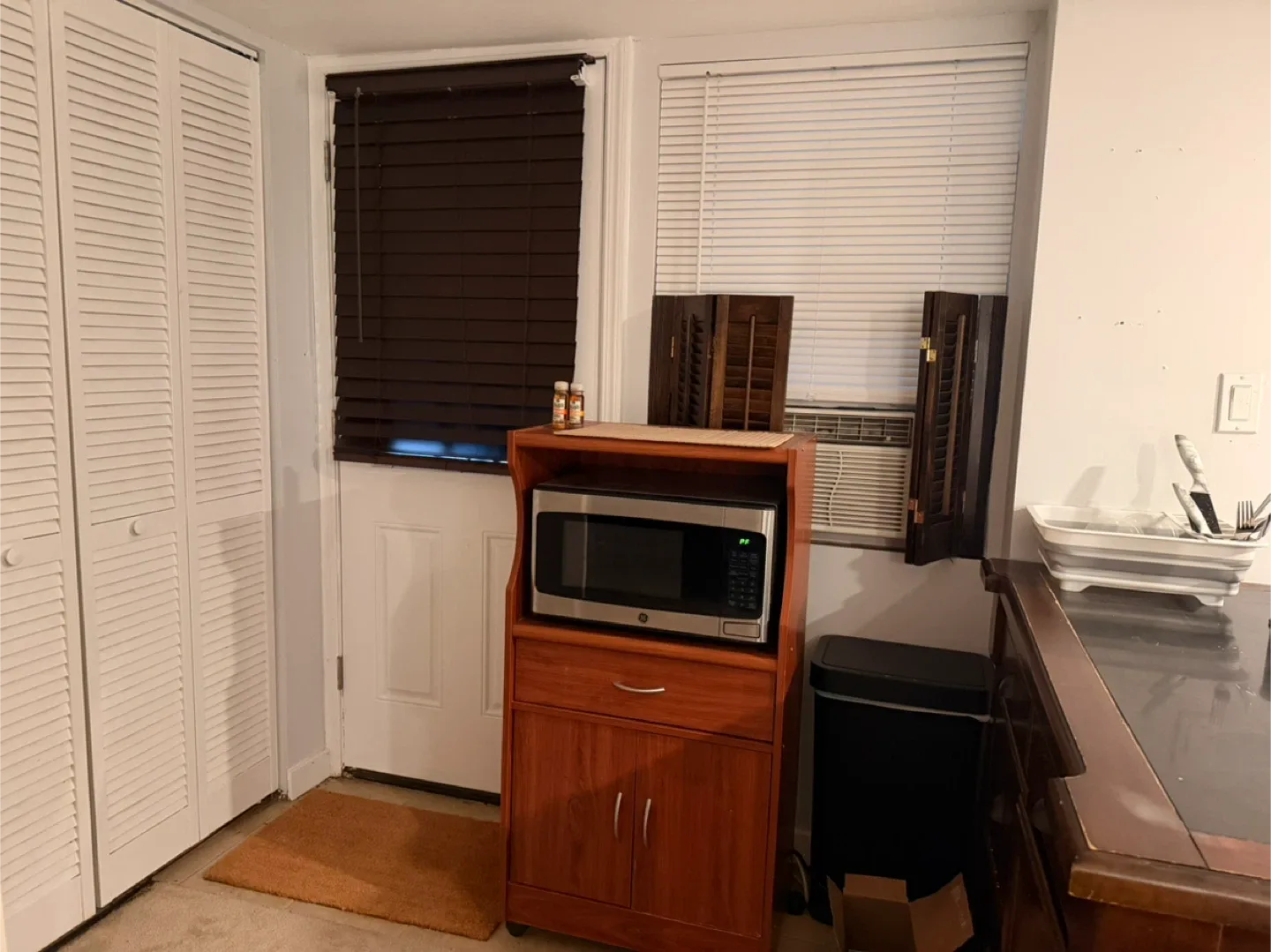 GE Microwave on Cart