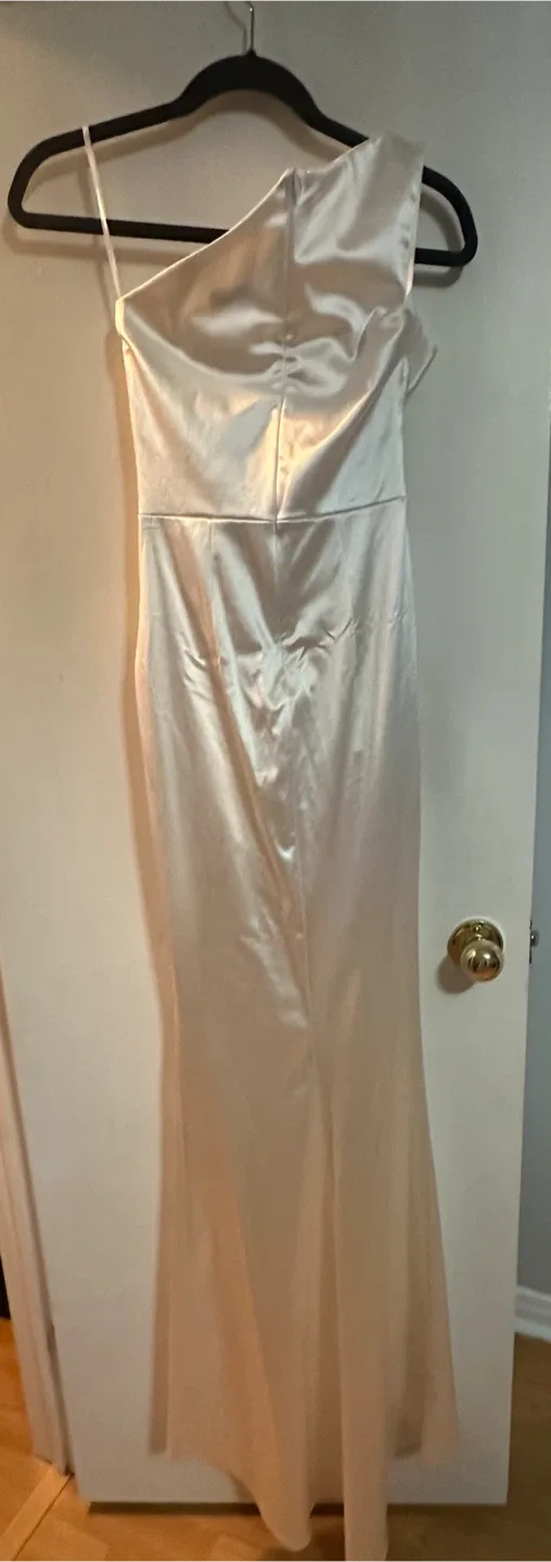 One Shoulder Gown image indicator(2)