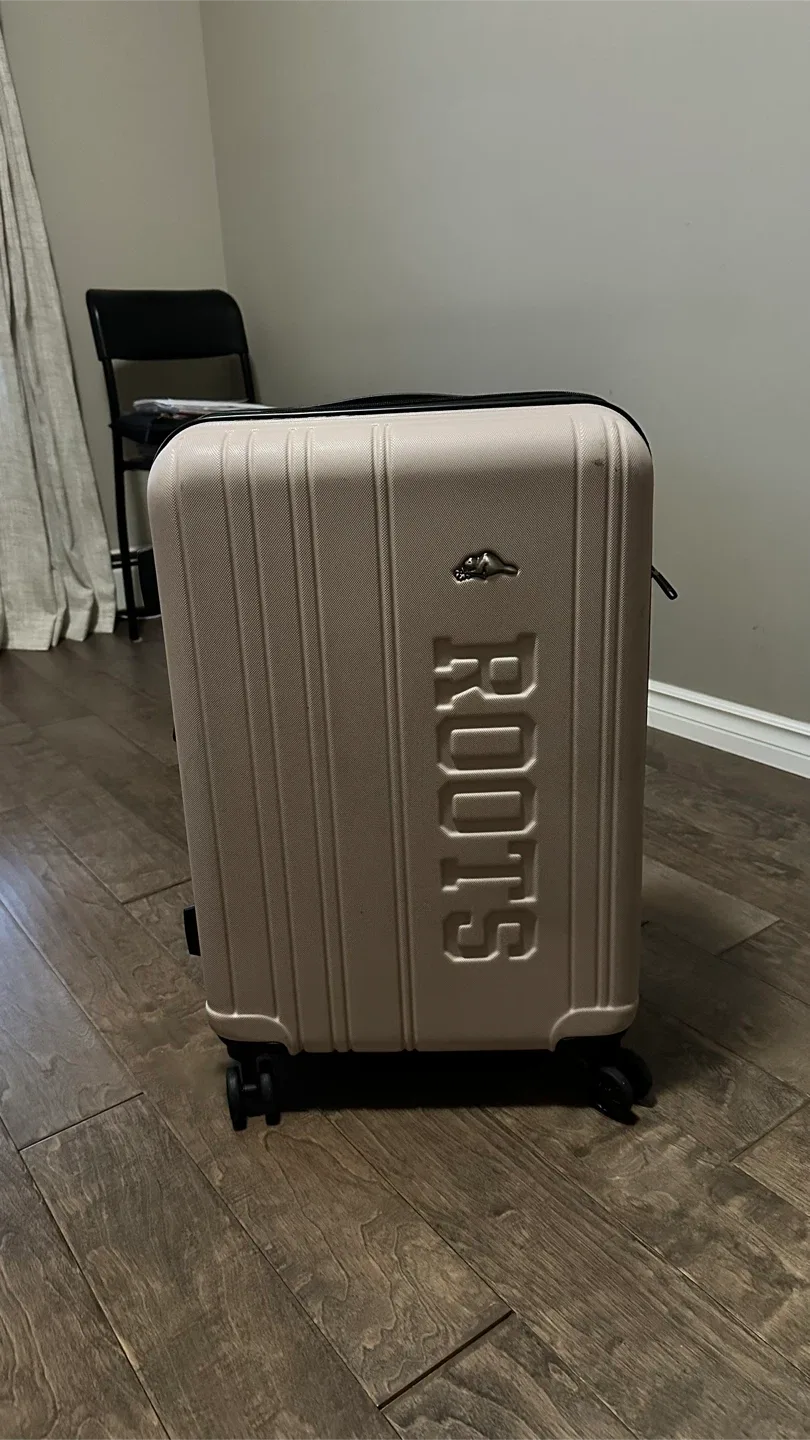 Roots Medium size luggage