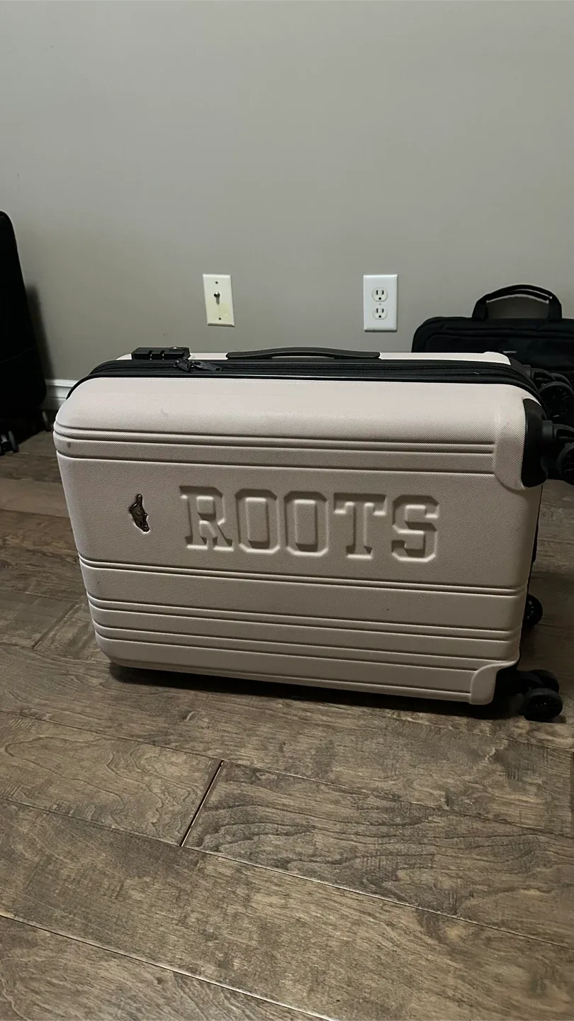 Roots Medium size luggage image indicator(2)
