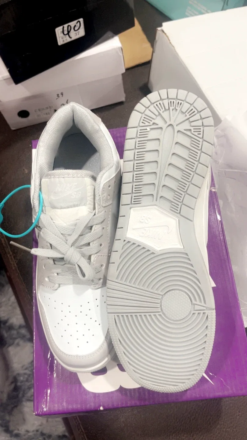 Nike SB Dunk Low Grey/White Size 37, 40 and 41 unisex image indicator(5)