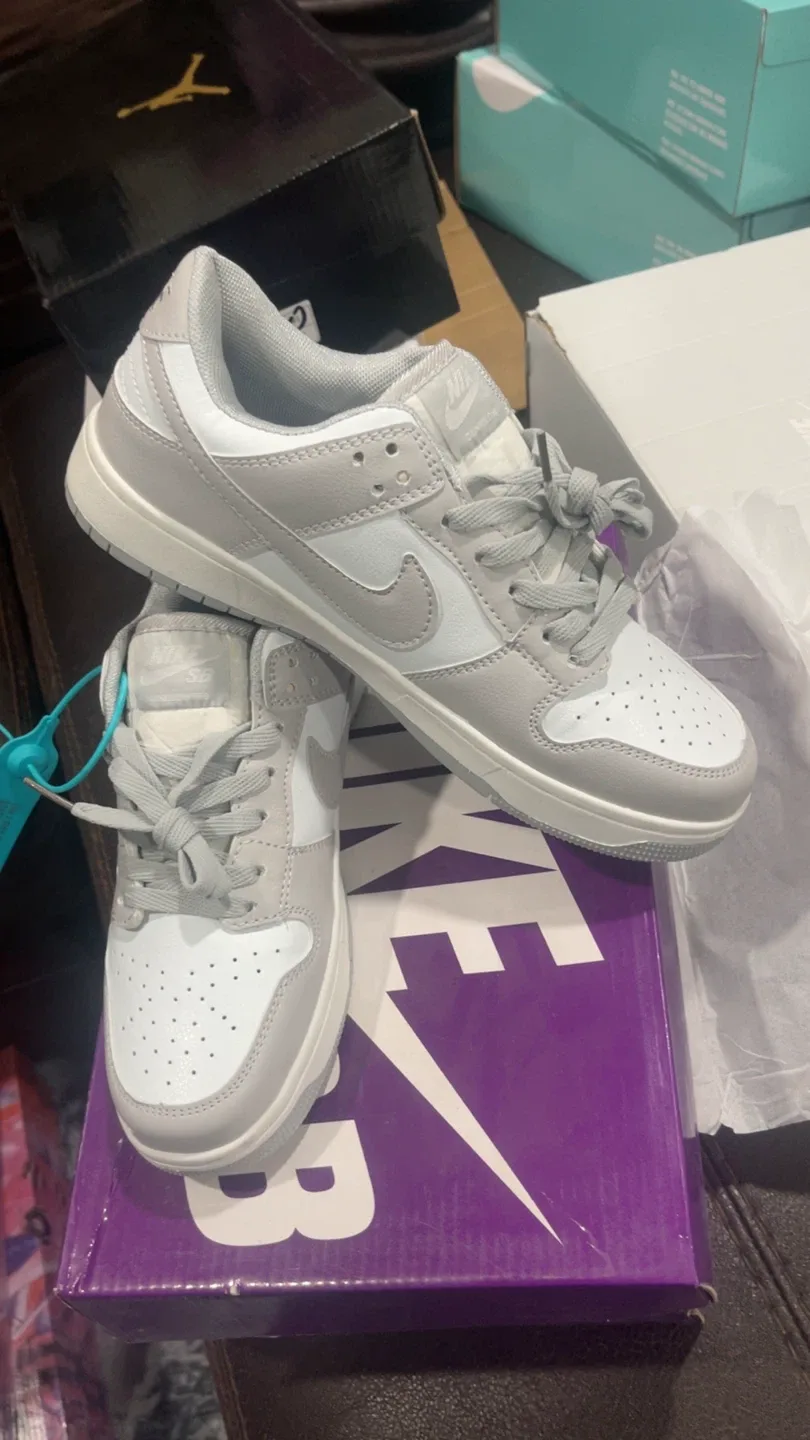 Nike SB Dunk Low Grey/White Size 37, 40 and 41 unisex image indicator(4)