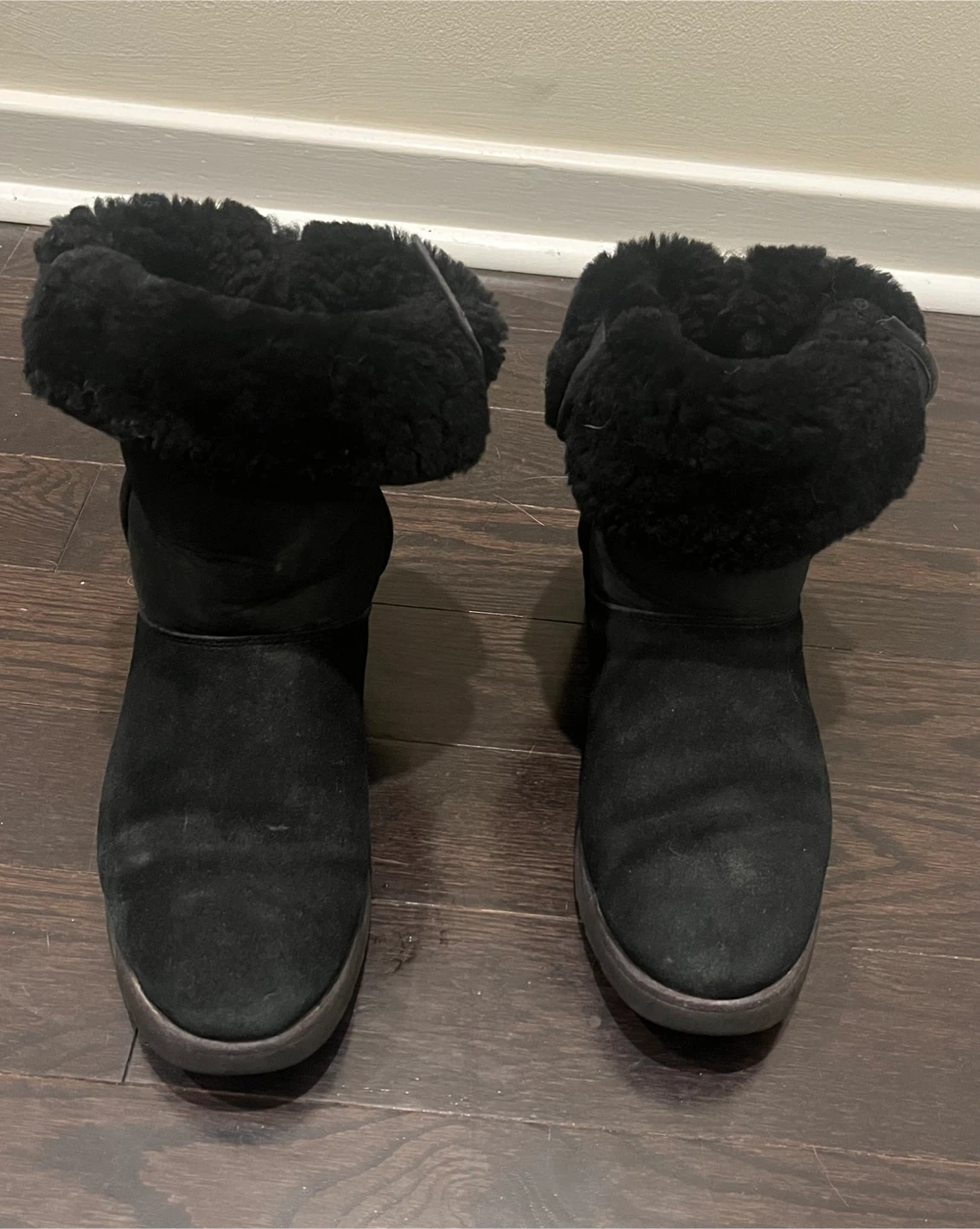 UGG Classic Short Black Boots (women’s Size 9) - photo 4