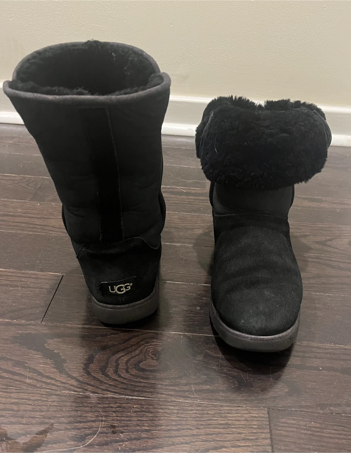 UGG Classic Short Black Boots (women’s Size 9) - photo 3