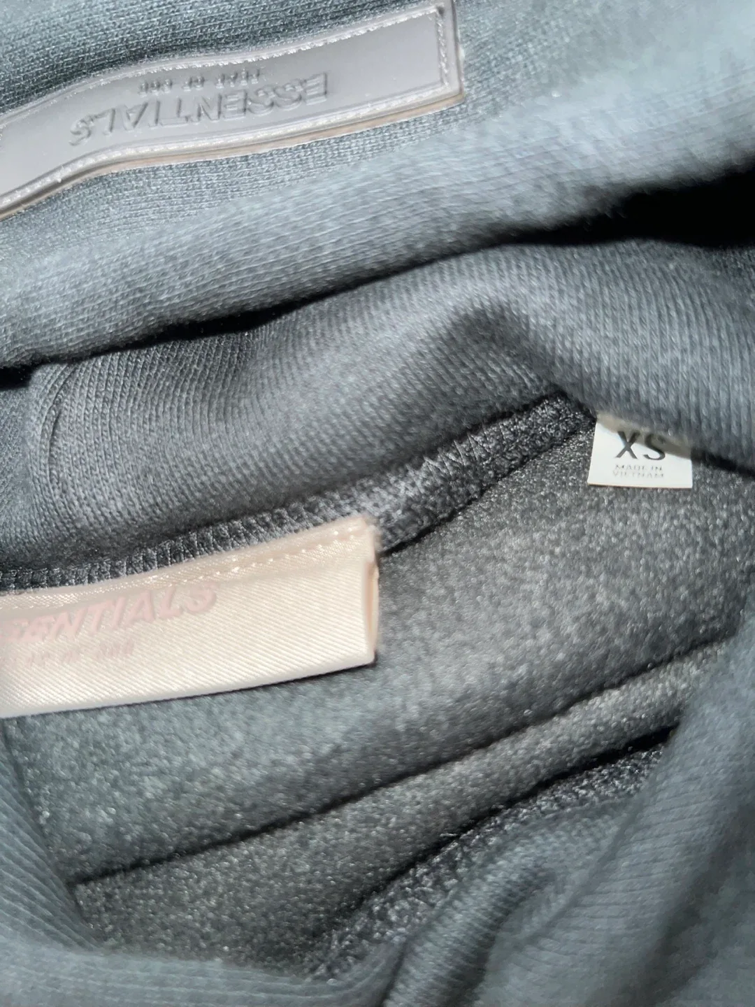 Xs essentials hoodie image indicator(3)