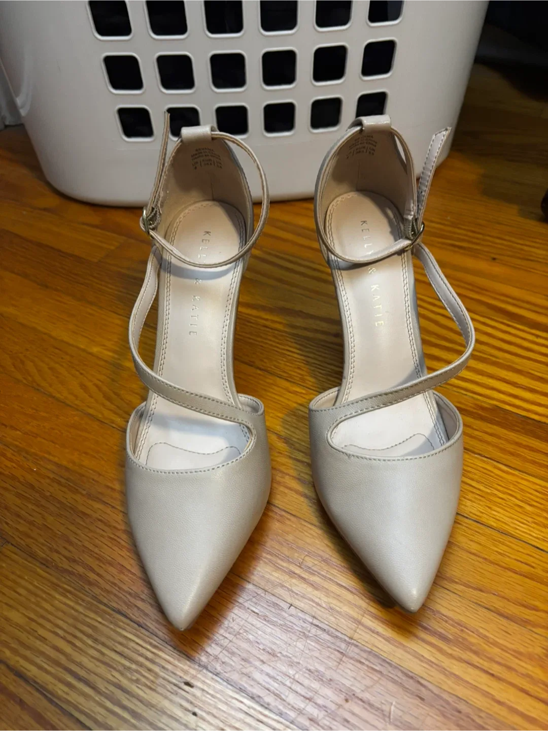 Kelly & Katie Beige Heels - Size 8 image indicator(2)