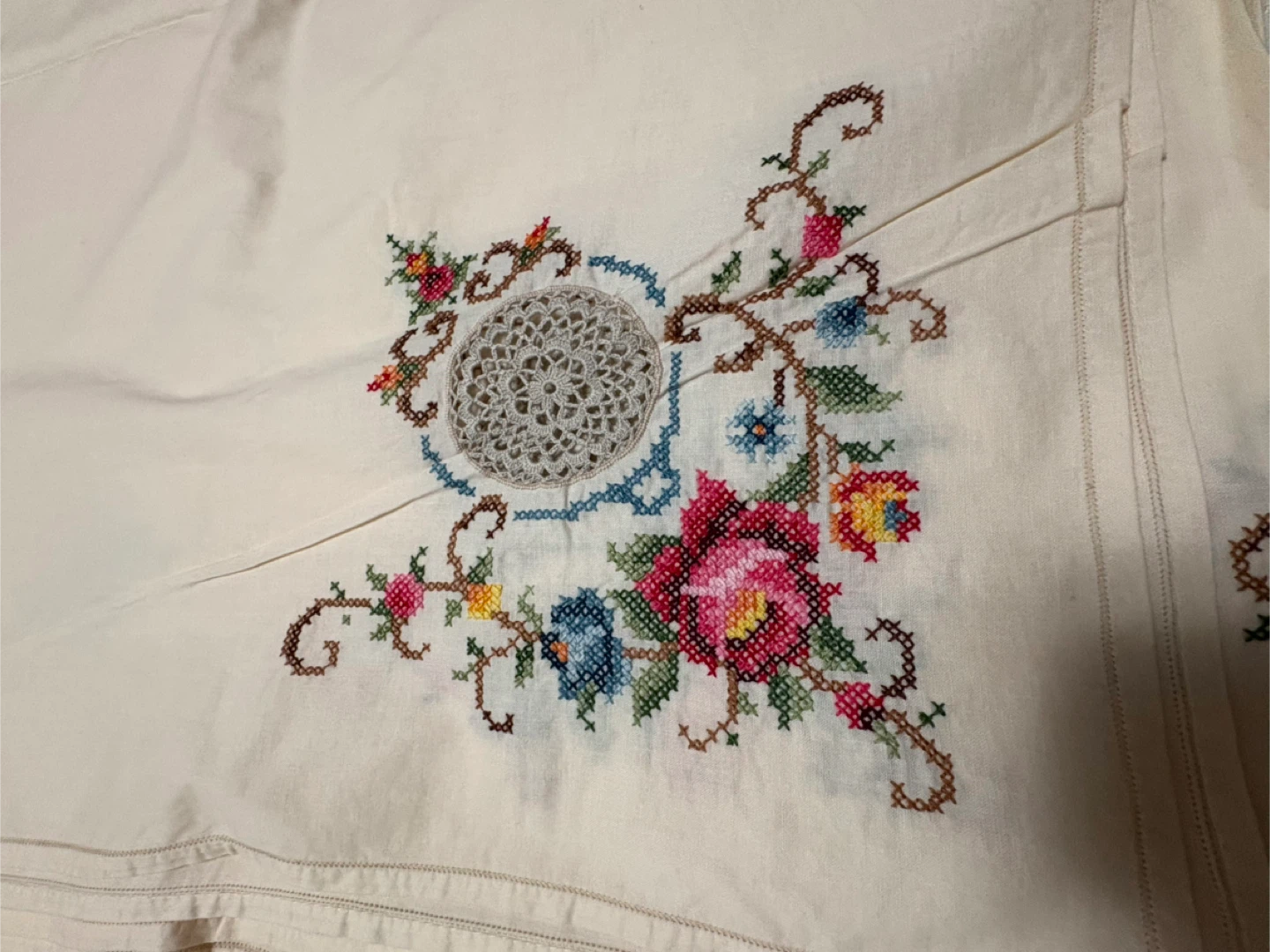 Pending - Handmade Cross Stitch Tablecloth & Napkins - photo 3