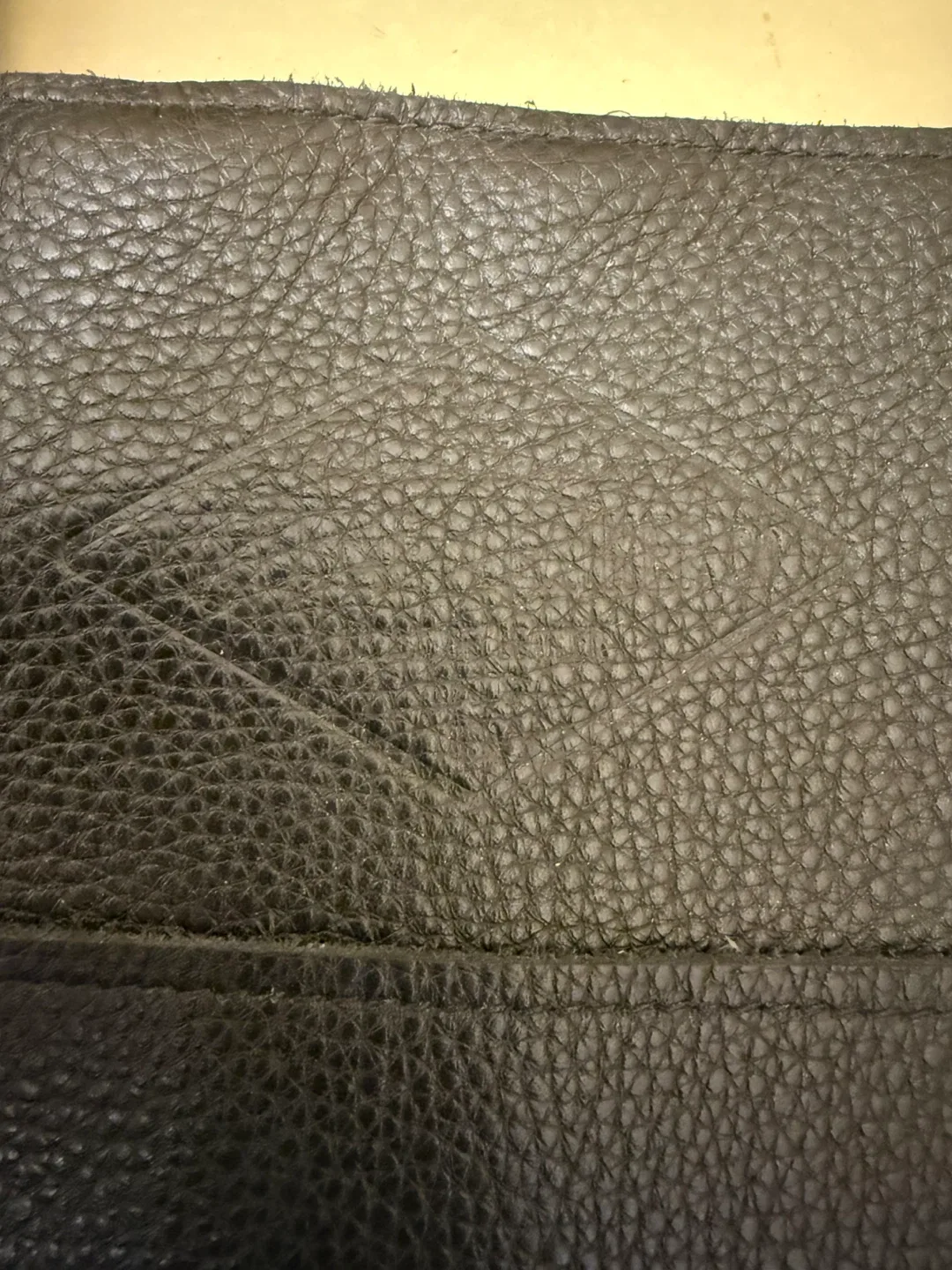 Lifetime leather co handbag image indicator(2)