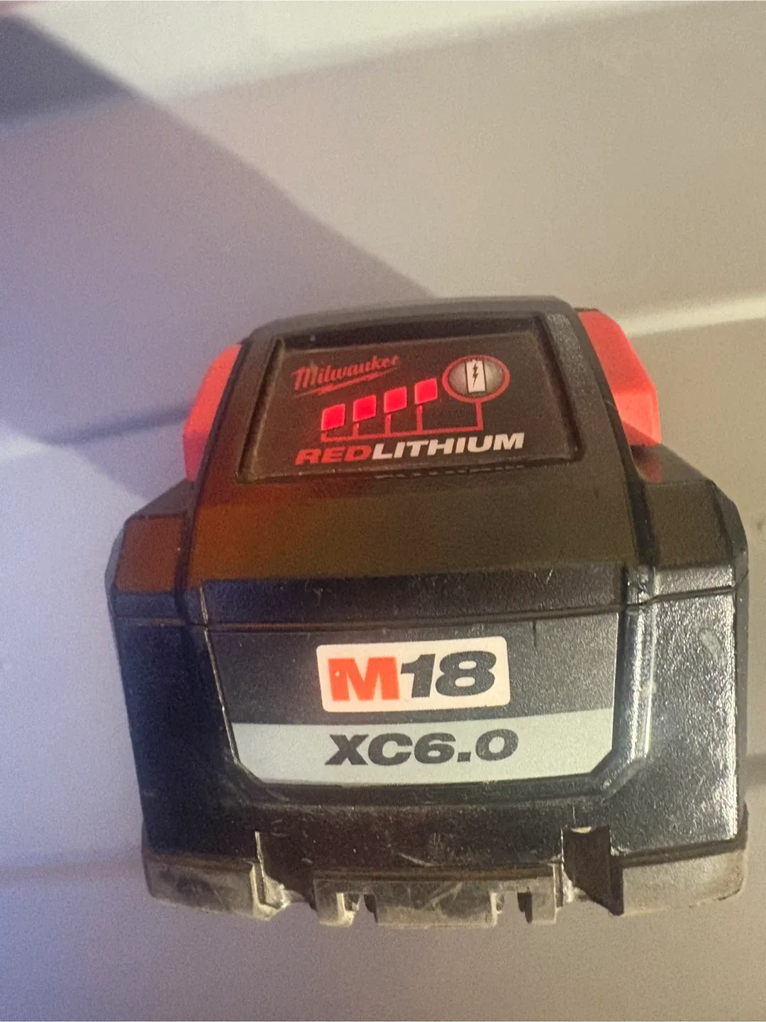 Milwaukee M18 REDLITHIUM XC6.0 Battery image indicator(3)