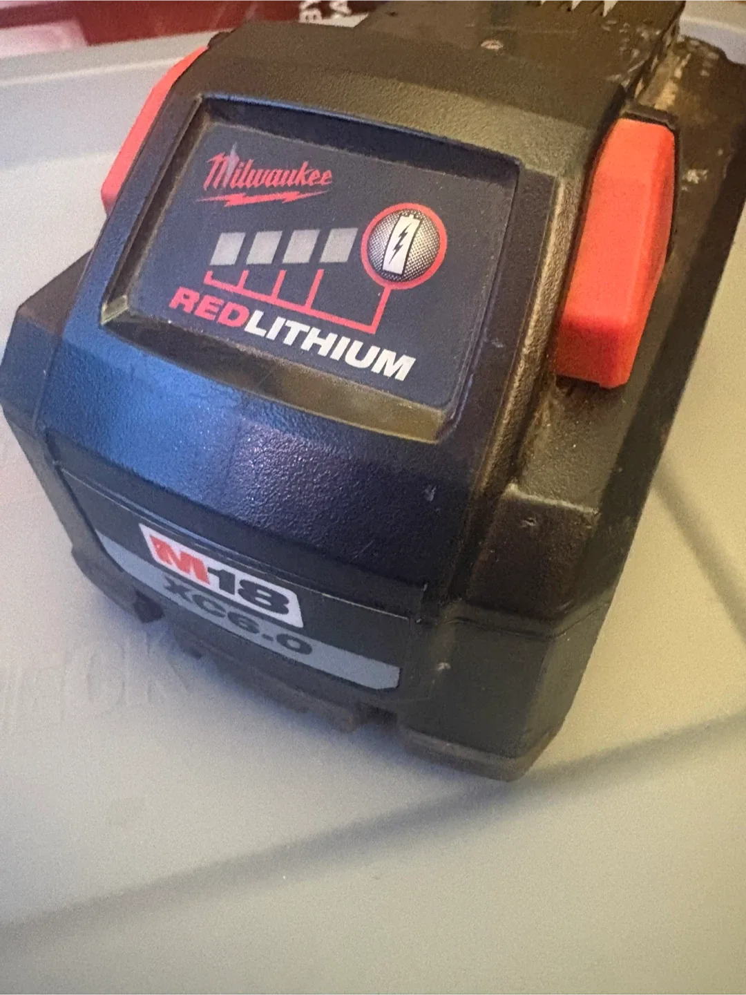 Milwaukee M18 REDLITHIUM XC6.0 Battery image indicator(7)