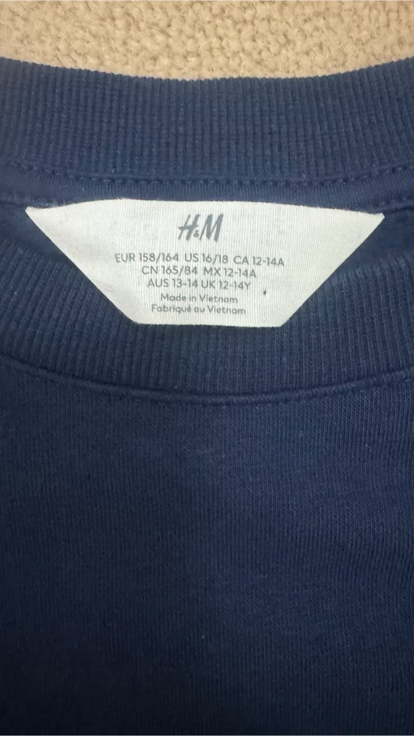 New H&M Navy Blue Sweatshirt Size 12-14 image indicator(2)