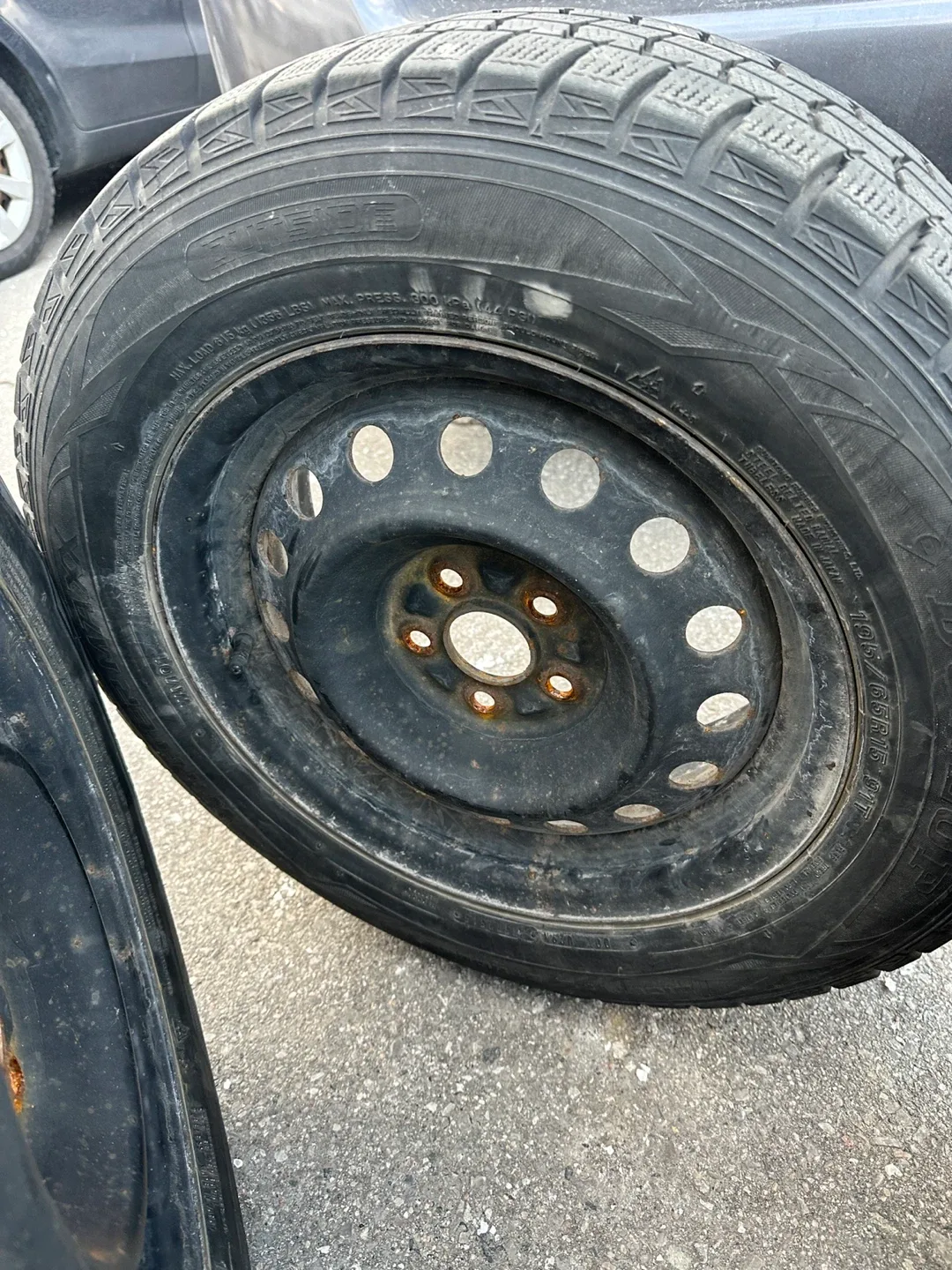 Dunlop Winter Tires - Set of 4 image indicator(2)