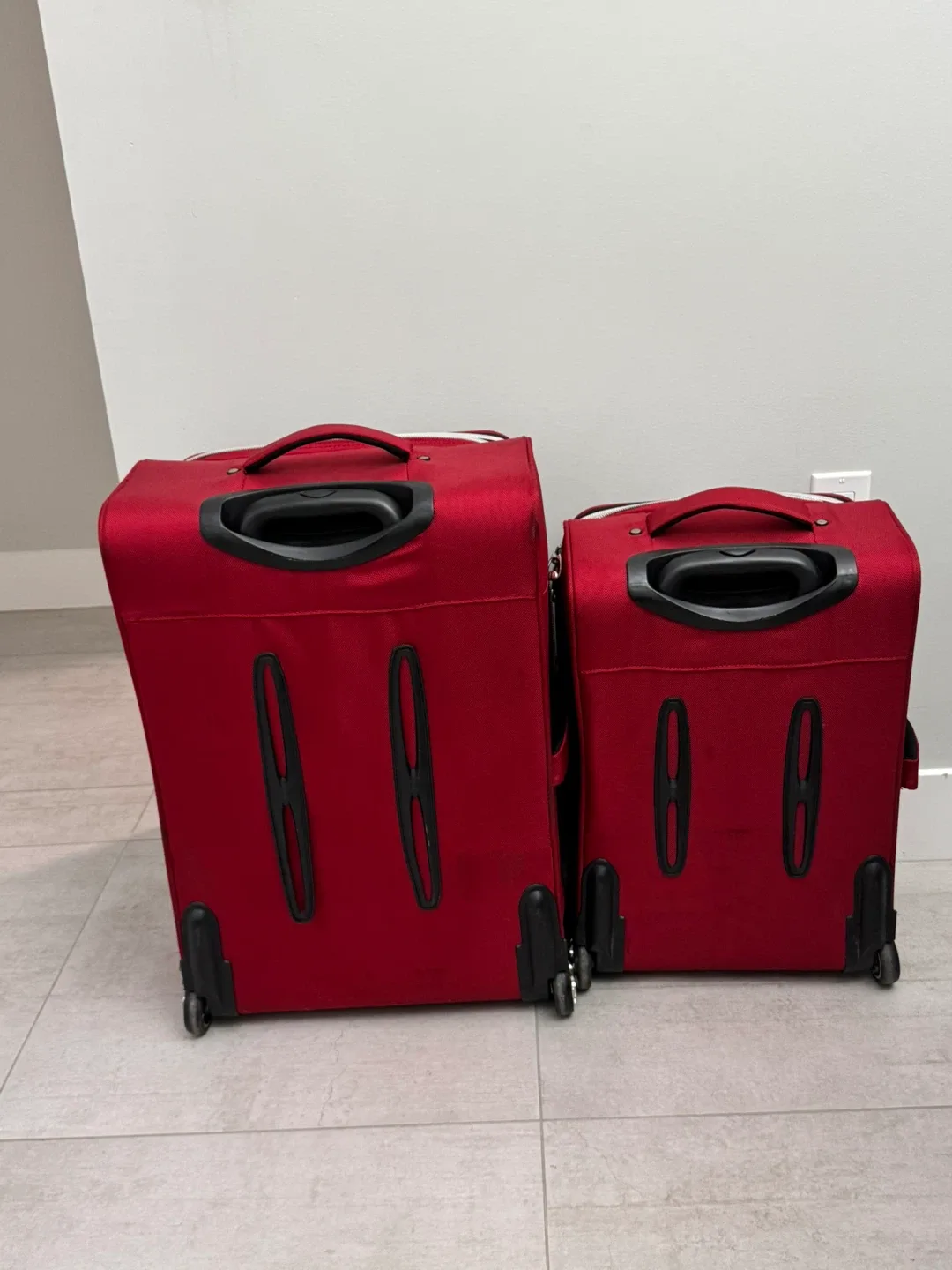 2 Pc London Fog Red Luggage Set image indicator(2)