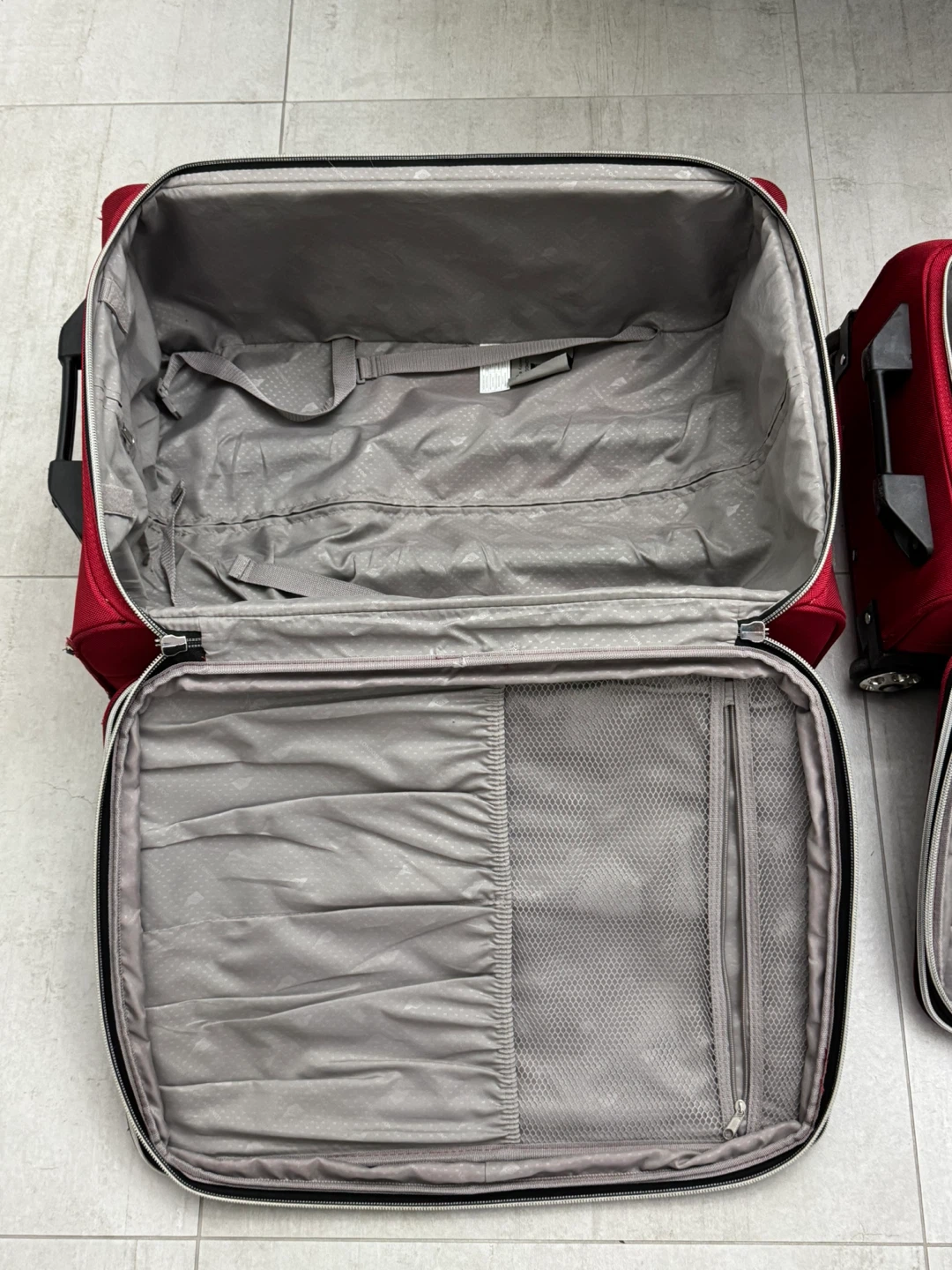 2 Pc London Fog Red Luggage Set - photo 3