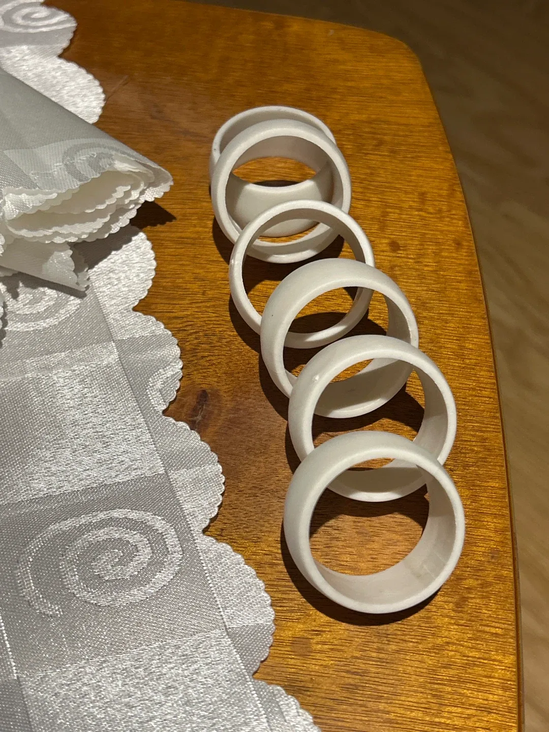 White Napkin Set image indicator(2)