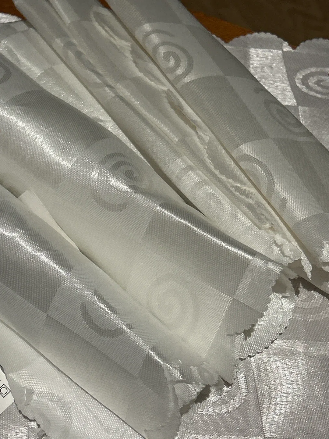 White Napkin Set image indicator(4)