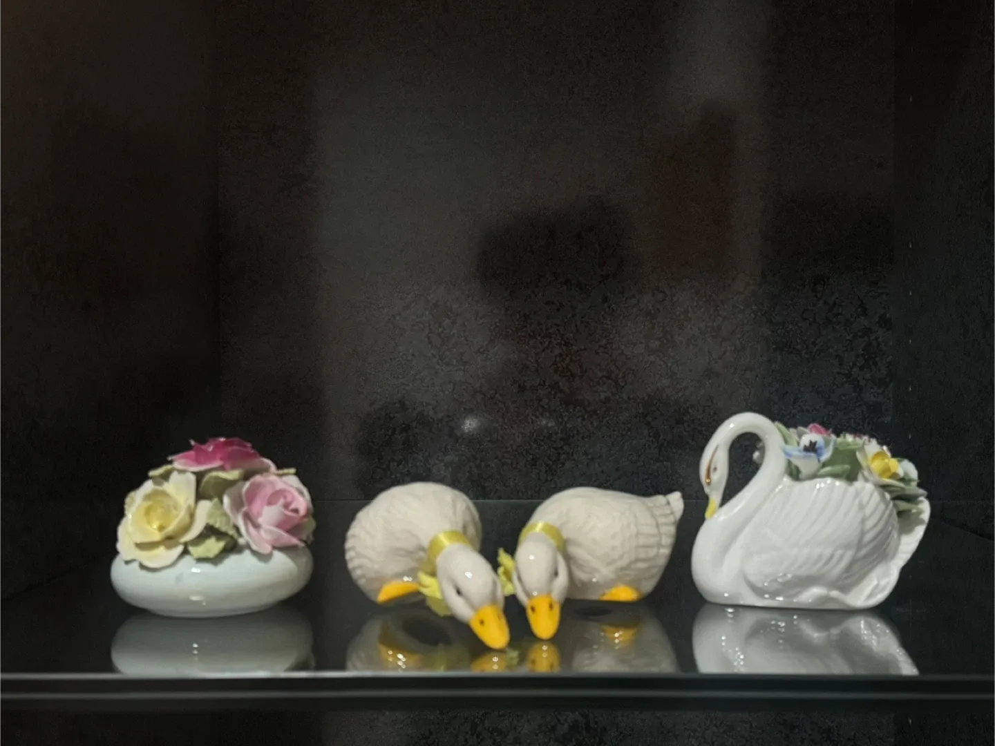 Vintage Swan Figurines image indicator(2)