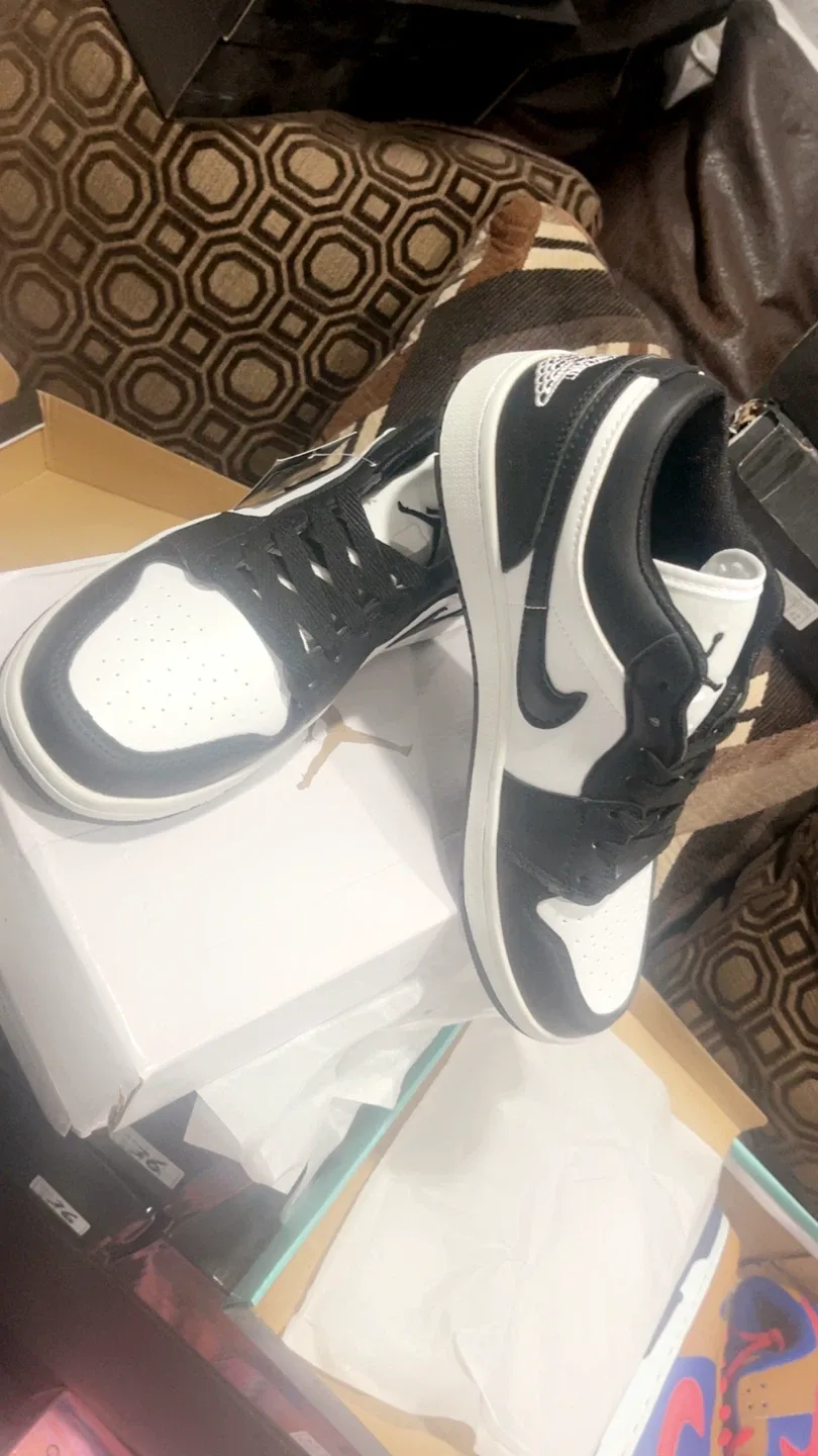 Nike Air Jordan 1 Low Black White size 37, 40, 43 and 44 unisex image indicator(2)