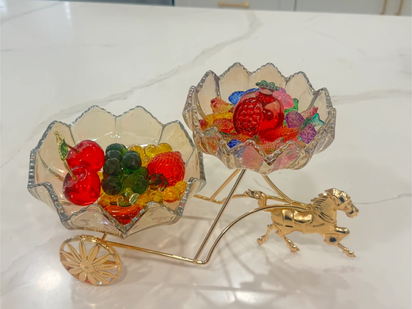 Decorative Crystal Fruit Bowls with Horse Carriage Stand
