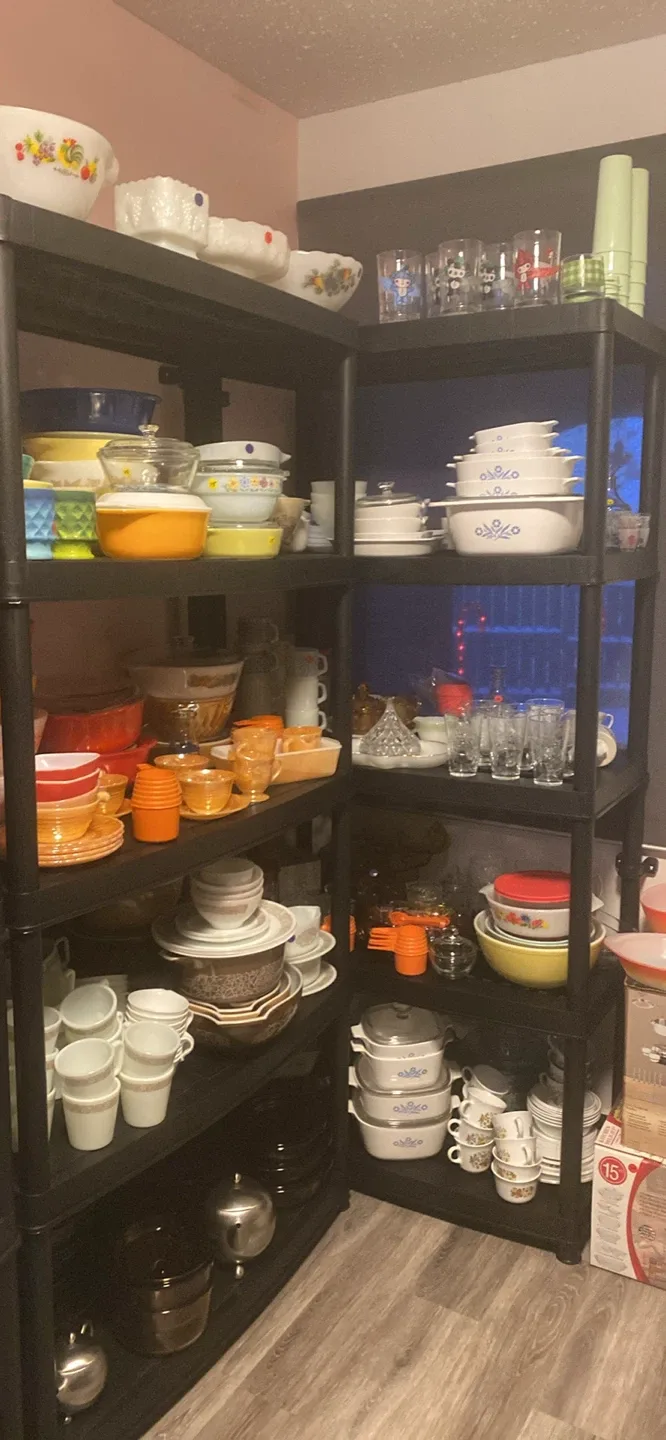 Pyrex, FireKing, Anchor Hocking, Tupperware, Coca Cola & MORE! image indicator(5)