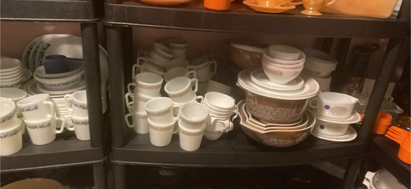 Pyrex, FireKing, Anchor Hocking, Tupperware, Coca Cola & MORE! image indicator(7)