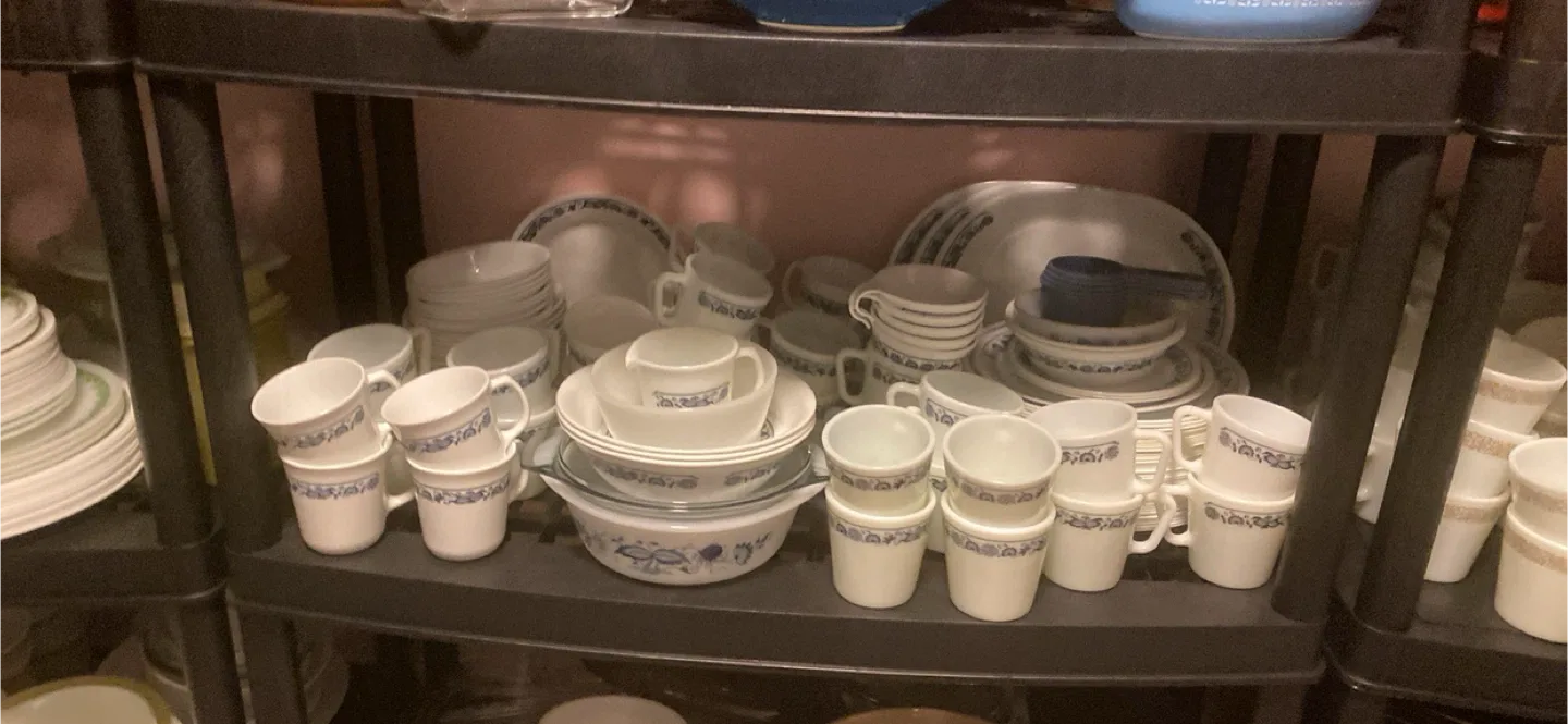 Pyrex, FireKing, Anchor Hocking, Tupperware, Coca Cola & MORE! image indicator(8)