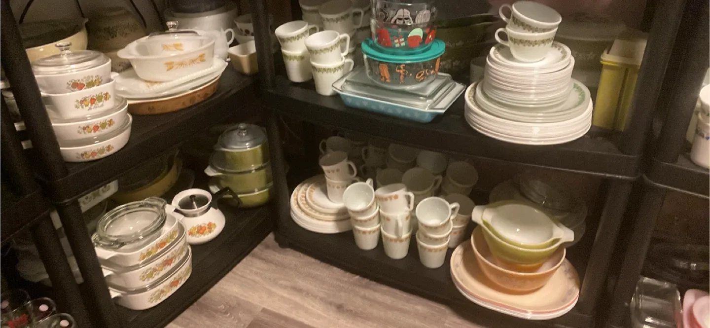 Pyrex, FireKing, Anchor Hocking, Tupperware, Coca Cola & MORE! image indicator(9)