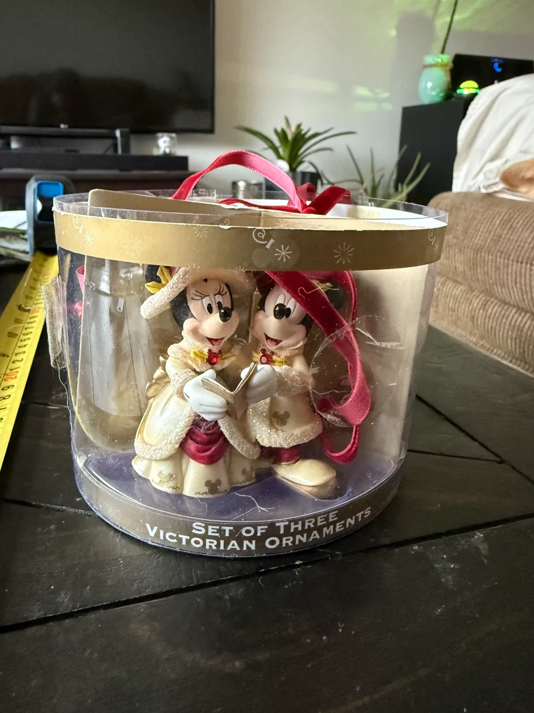 VICTORIAN MICKEY & MINNIE MOUSE CHRISTMAS CAROLERS ORNAMENTS