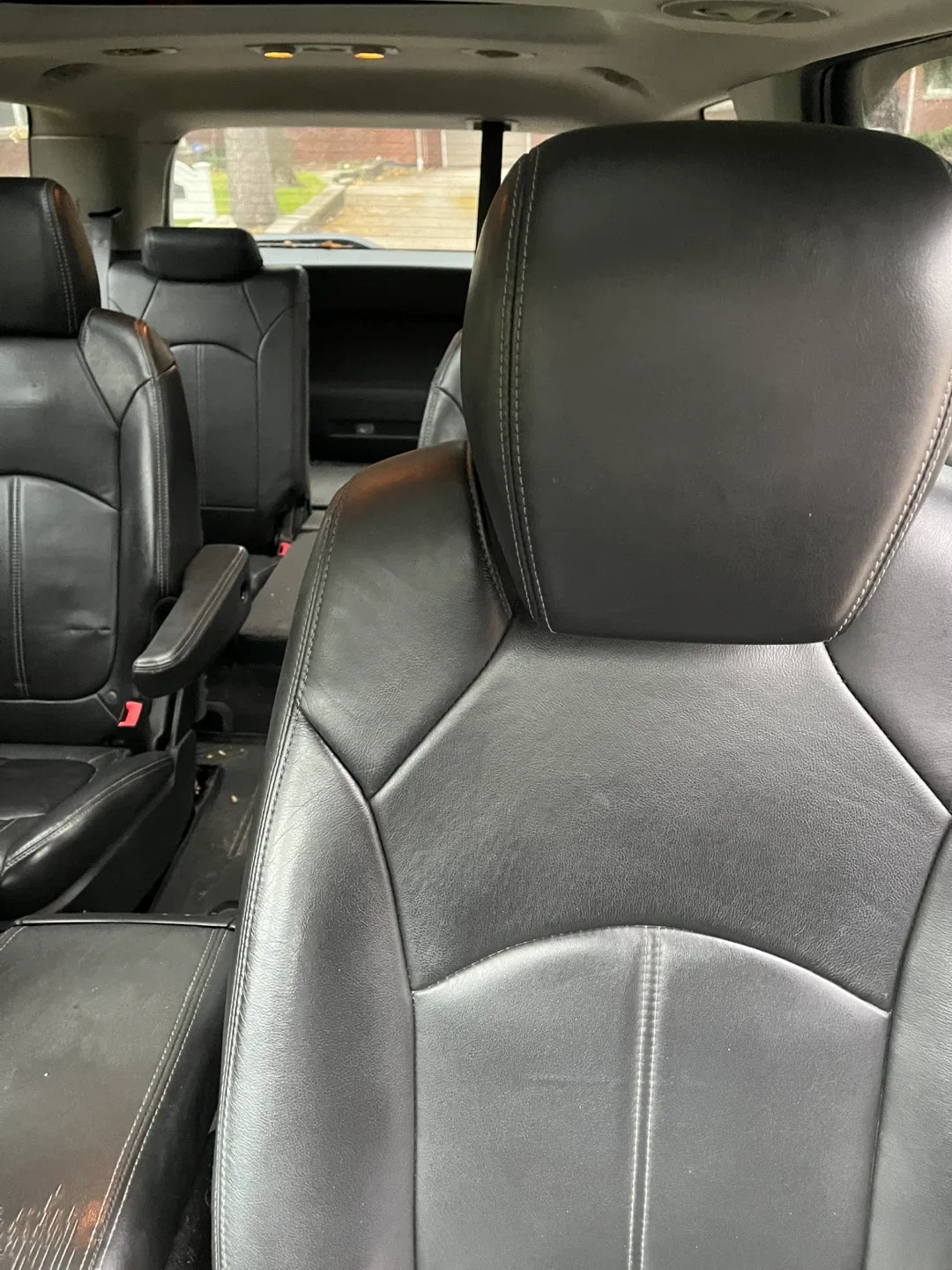 GMC Acadia SUV image indicator(5)