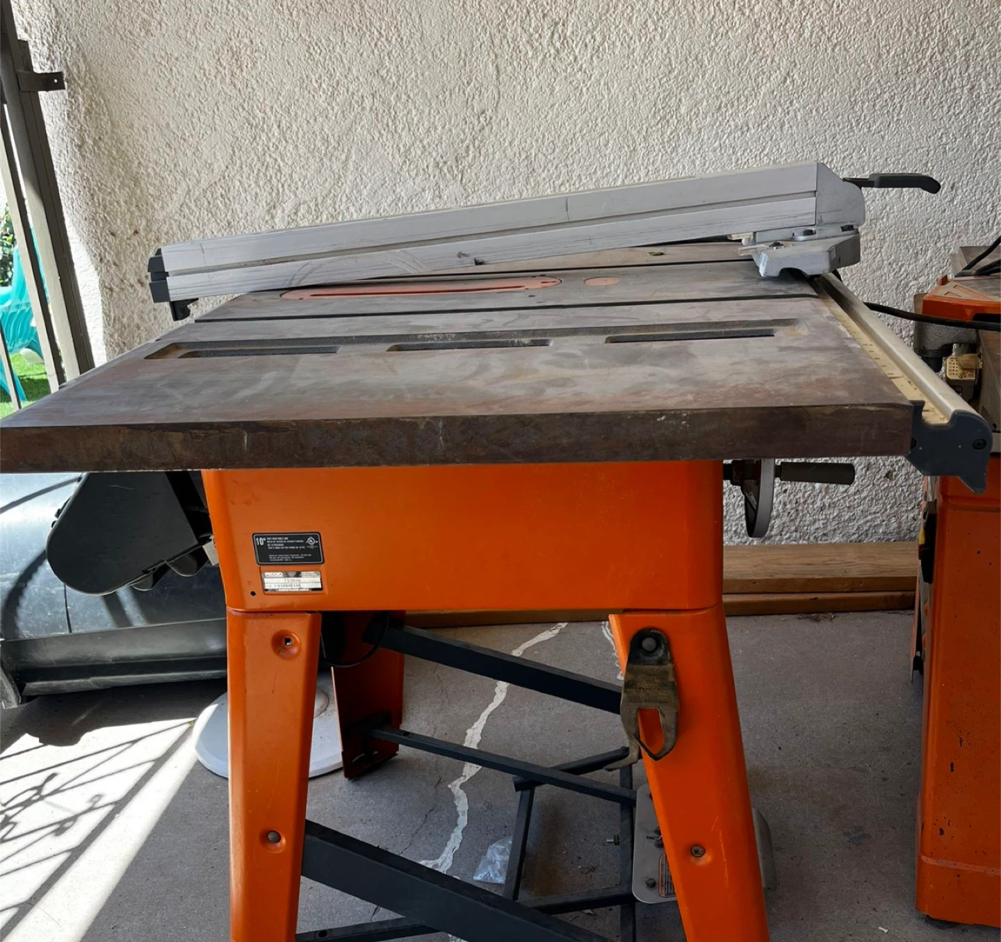 Ridgid 10” cast iron table saw - photo 2
