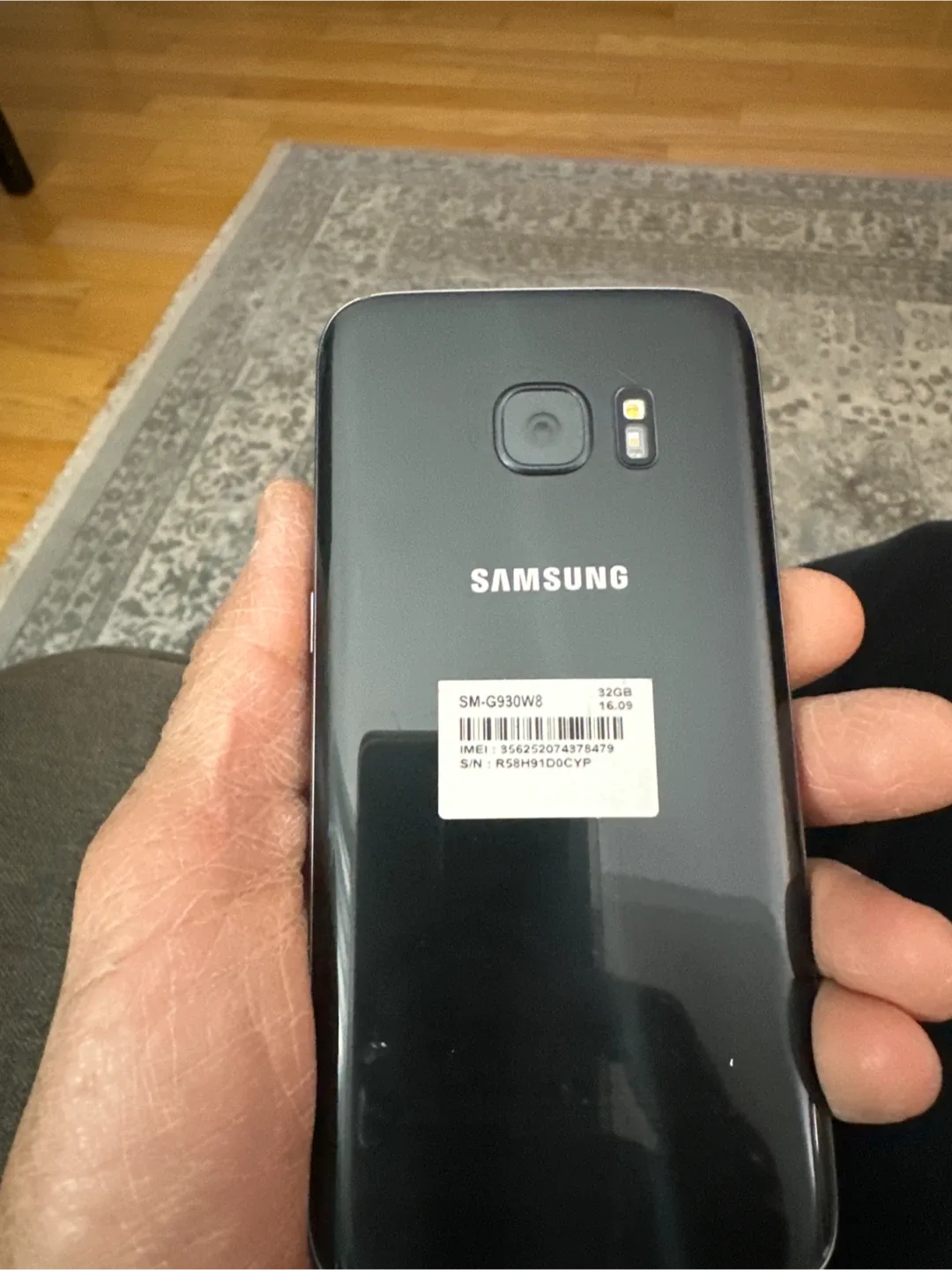 Samsung Galaxy S7 - Black, 32GB