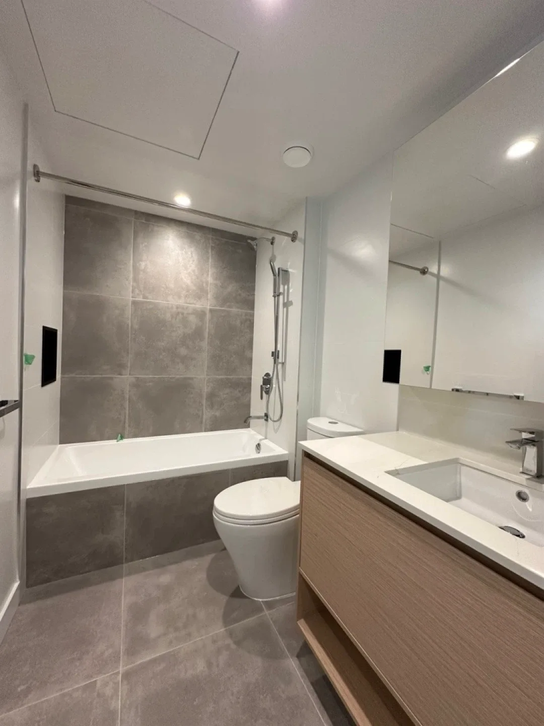 1 Bedroom Unit Takeover – Plaza One (King George), Surrey image indicator(2)