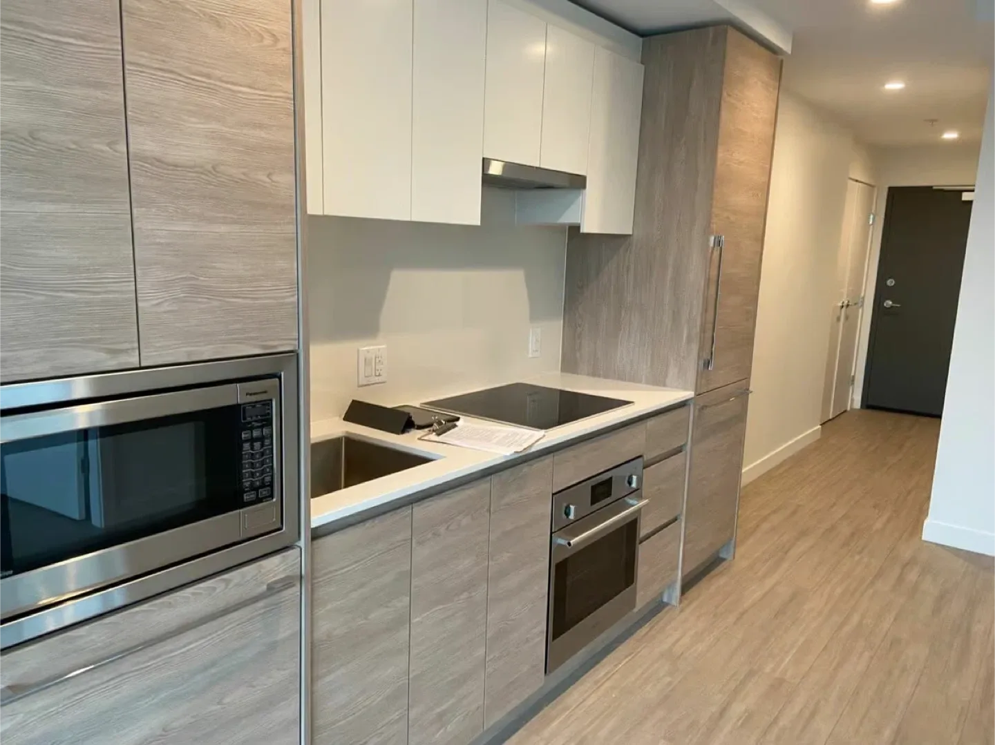 1 Bedroom Unit Takeover – Plaza One (King George), Surrey image indicator(4)