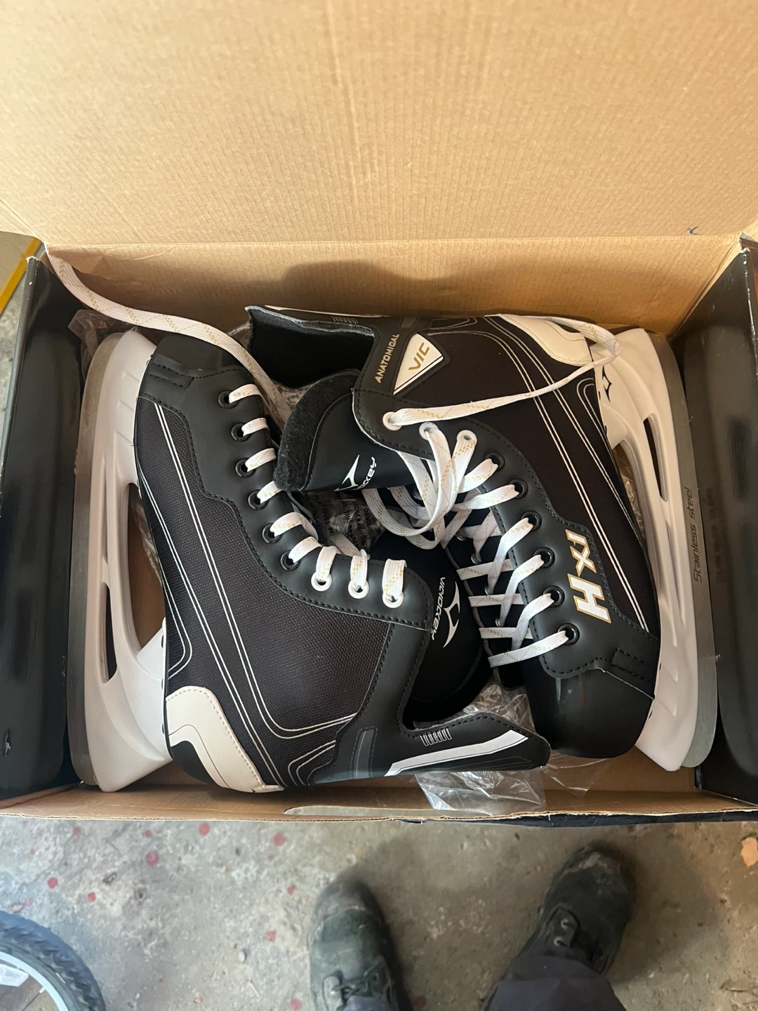 VIC Hockey Skates - US 8