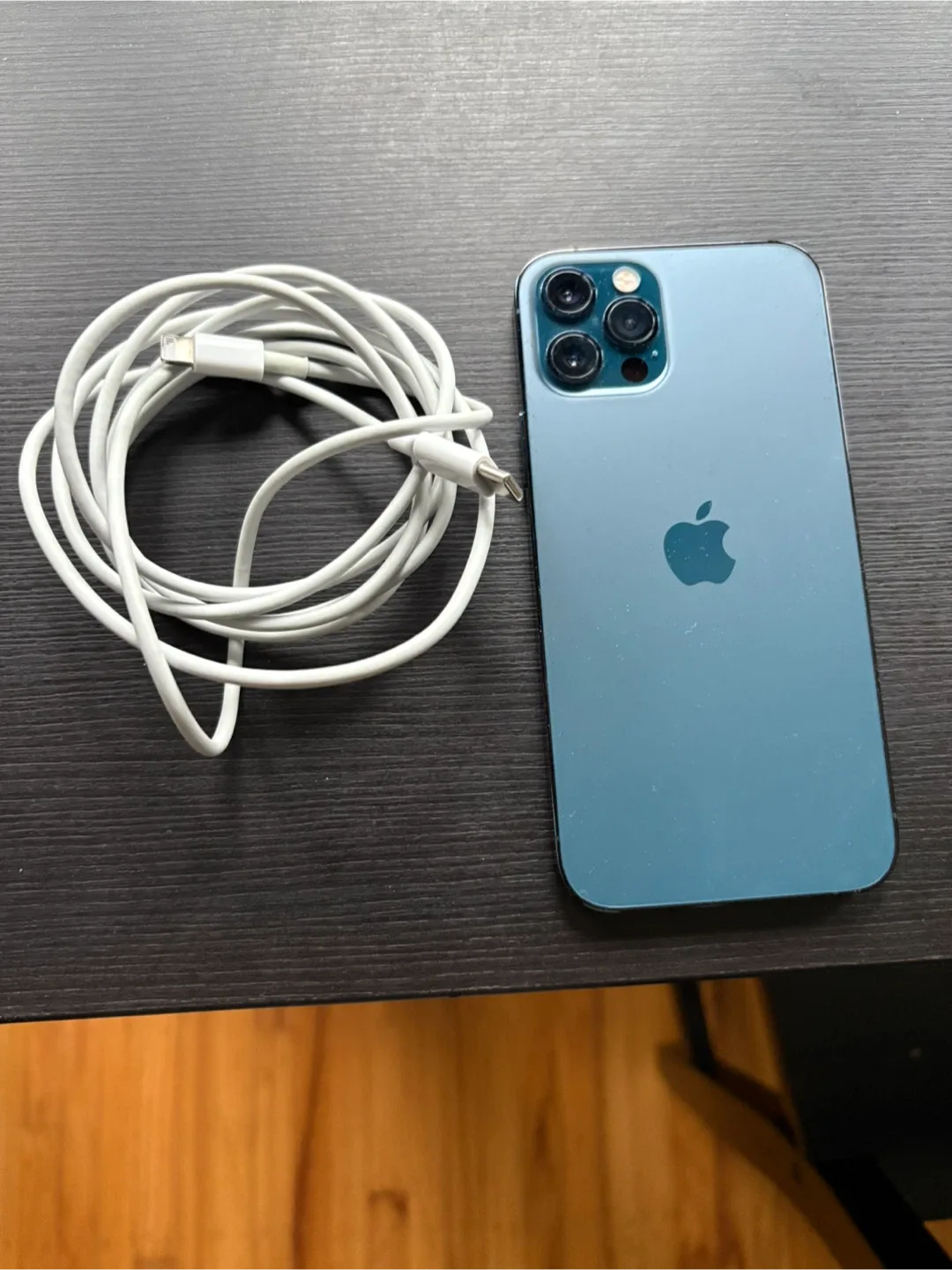 Apple iPhone 12 Pro Pacific Blue + Apple Watch Series 3 image indicator(3)