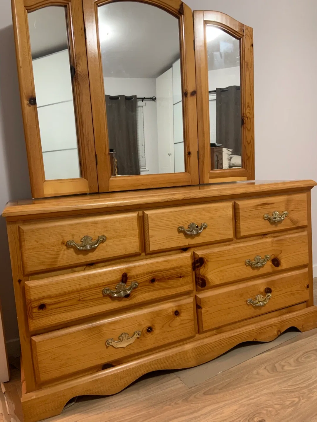 Wooden Dresser with Triple Mirror image indicator(2)
