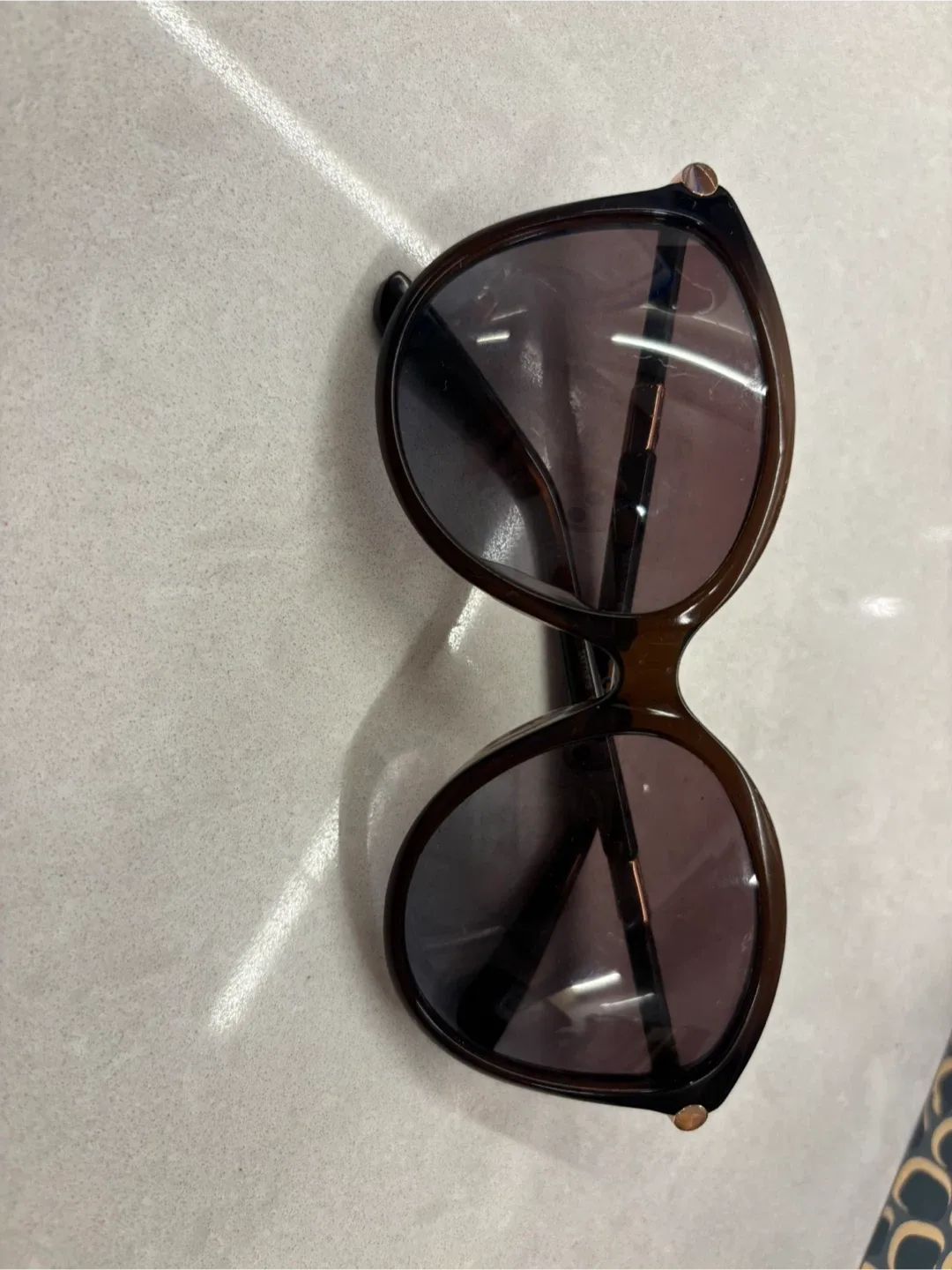 Jimmy choo sunglass image indicator(2)