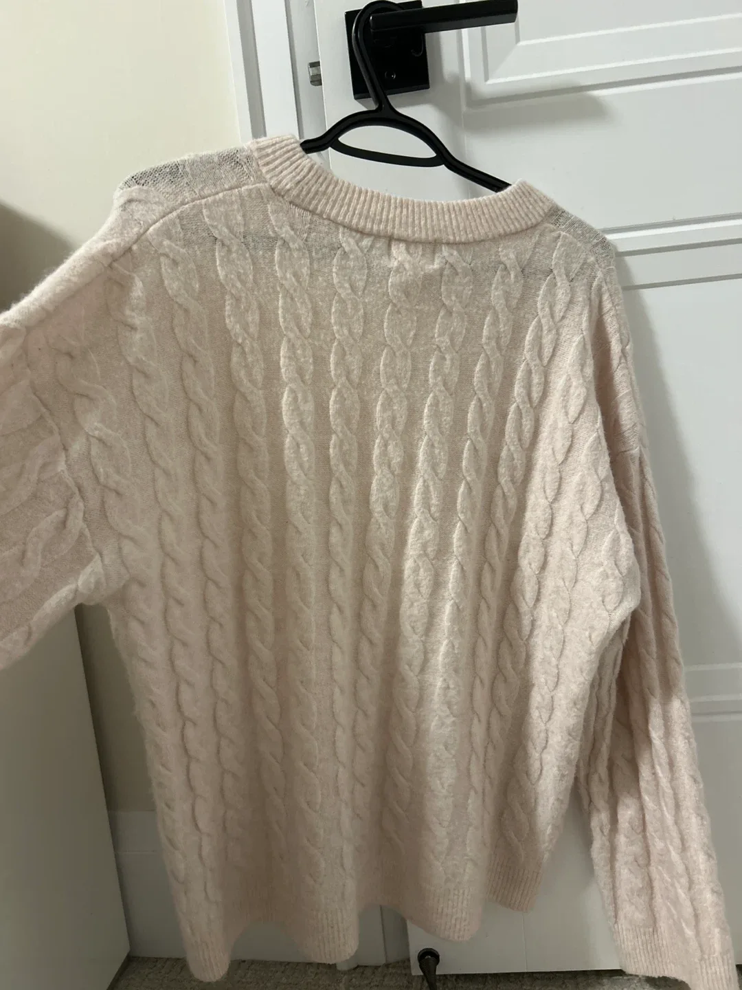 H&M Cable Knit Sweater - Size M image indicator(4)