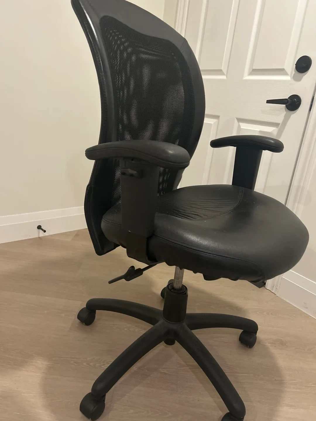 Black Office Chair image indicator(3)