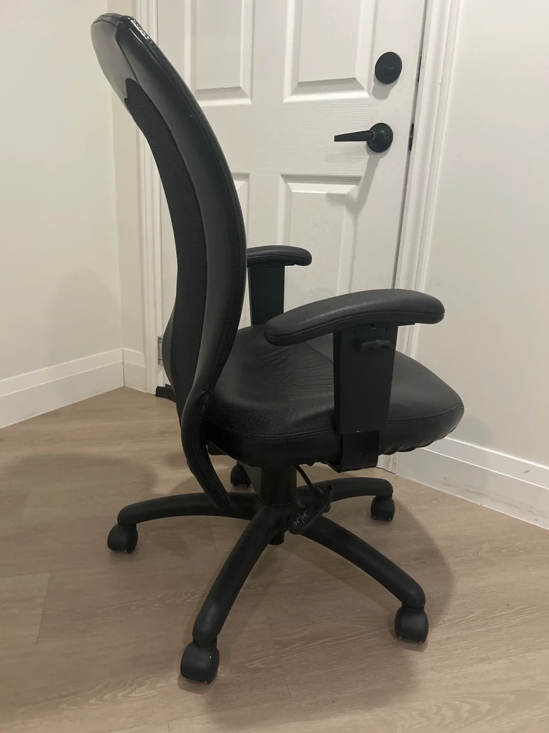 Black Office Chair image indicator(4)