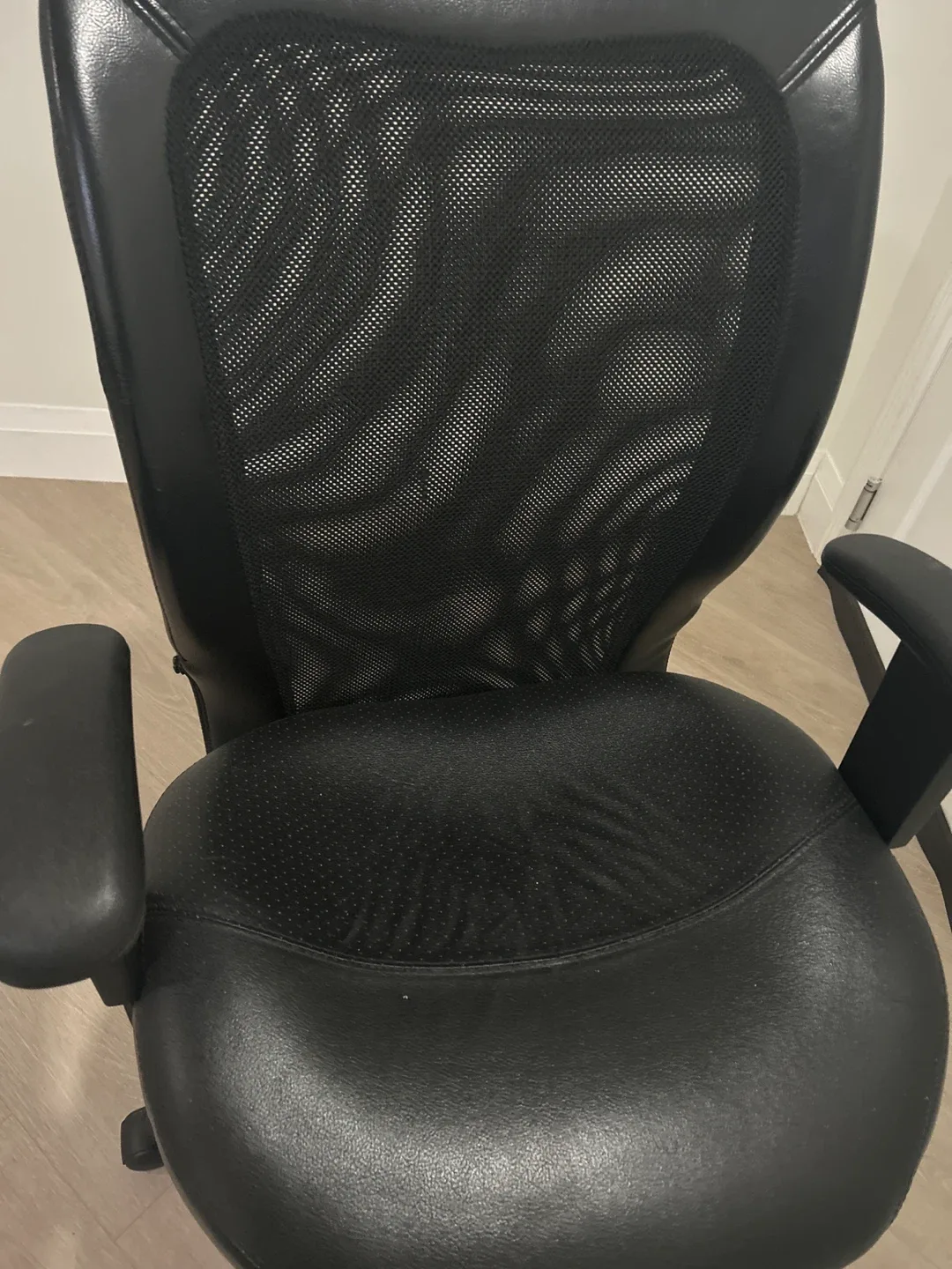 Black Office Chair image indicator(2)
