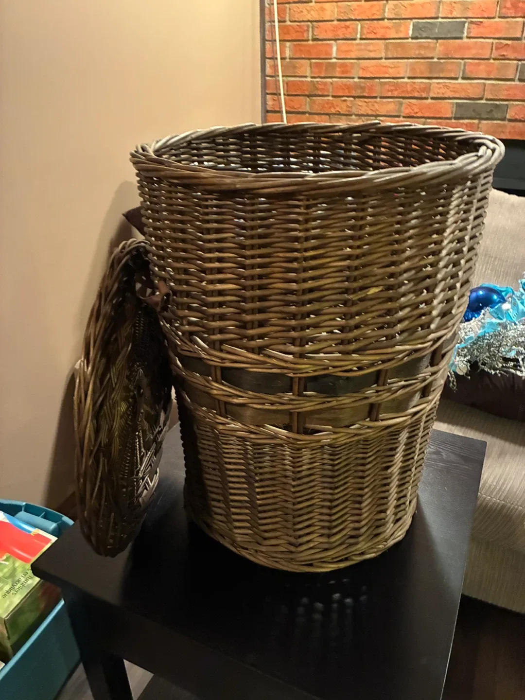 Wicker Laundry Hamper image indicator(2)