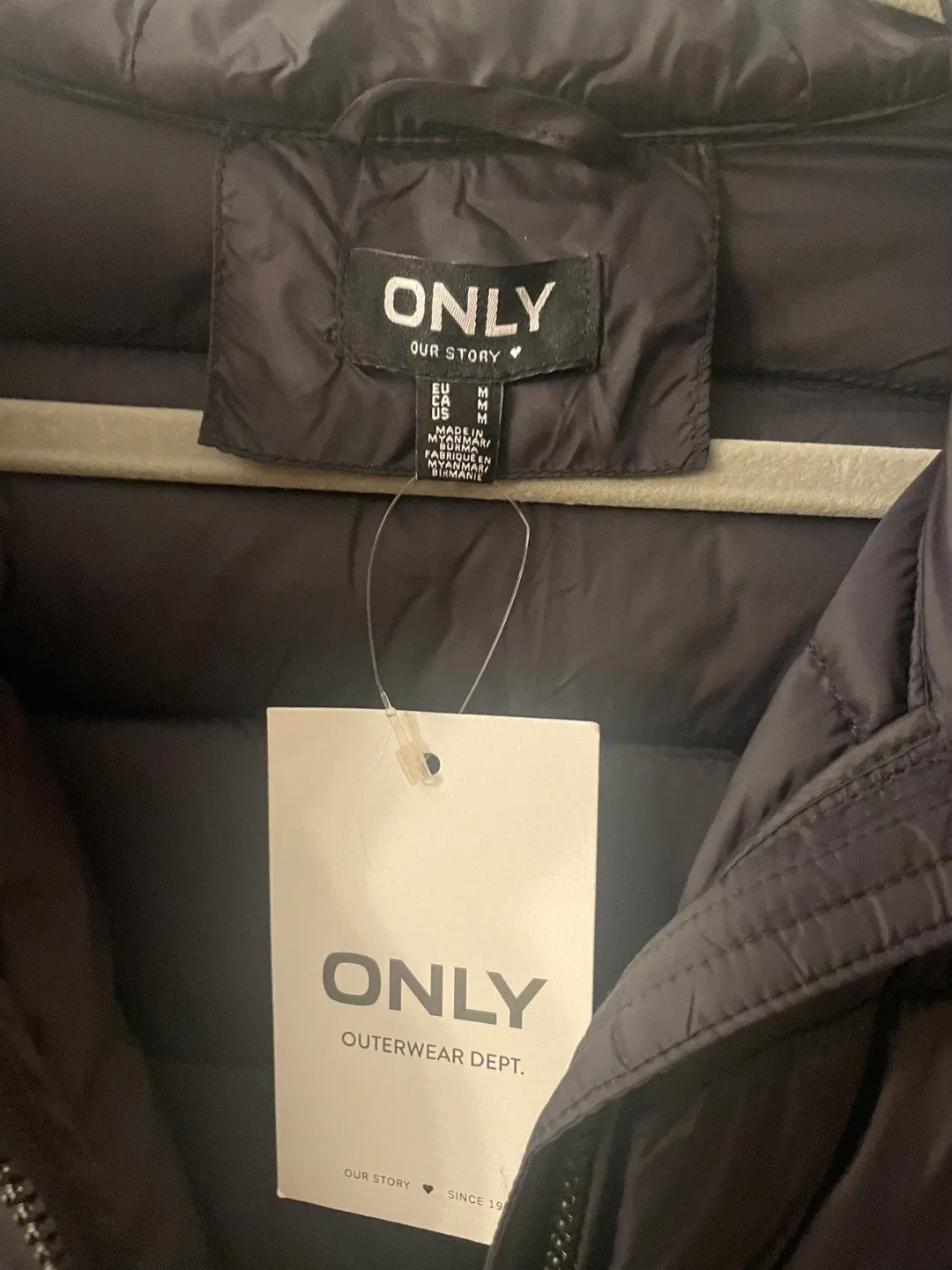 New ONLY Black Puffer Coat - Size M image indicator(3)