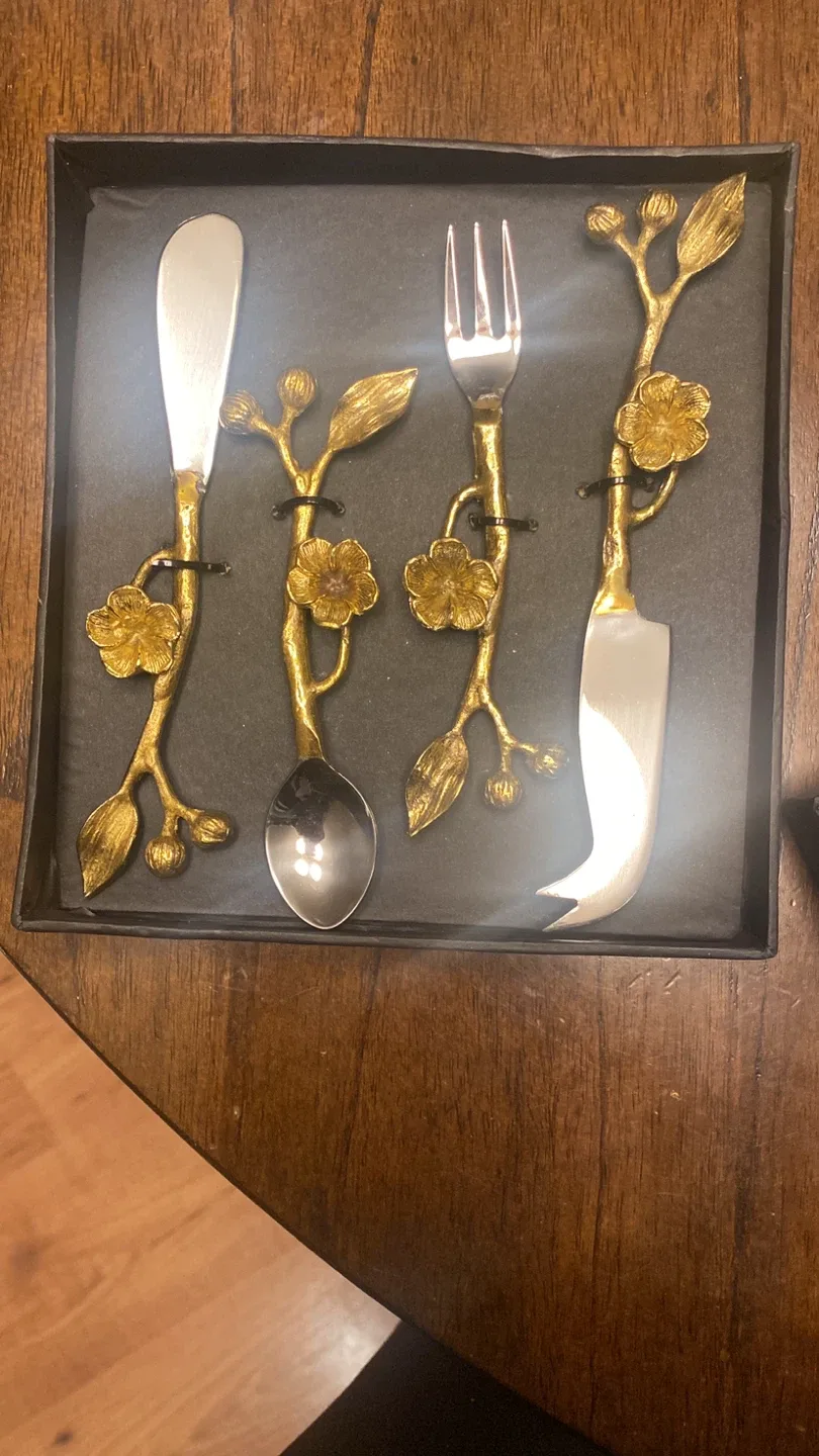 Floral Design Cheese Knives Set - New in Box