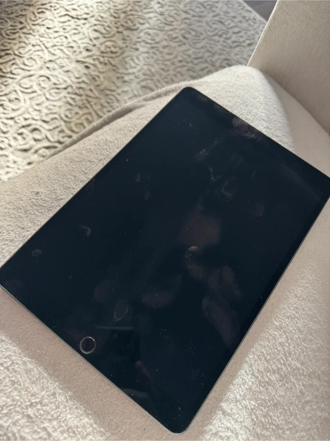 iPad Air 3rd gen 64gb wifi and Apple Pencil image indicator(4)