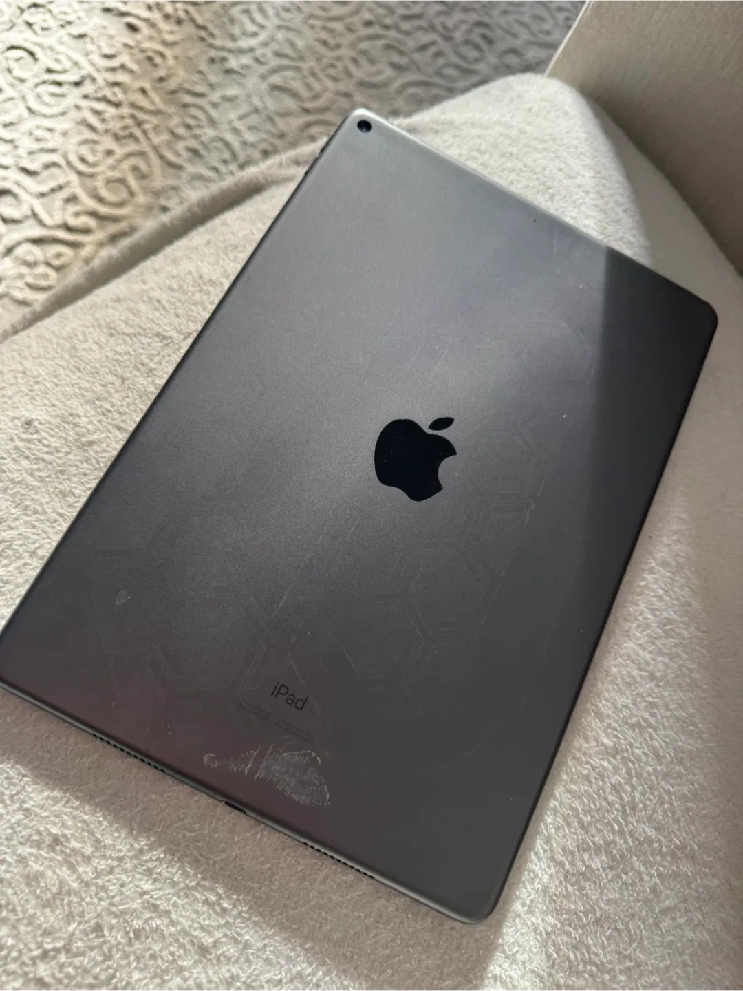 iPad Air 3rd gen 64gb wifi and Apple Pencil image indicator(5)