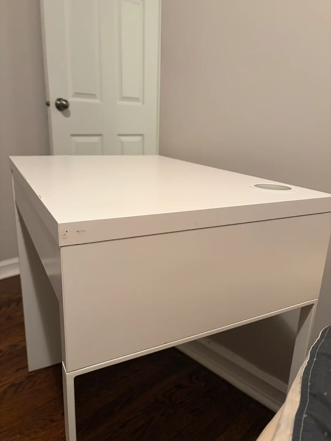 White Desk with Drawer image indicator(7)